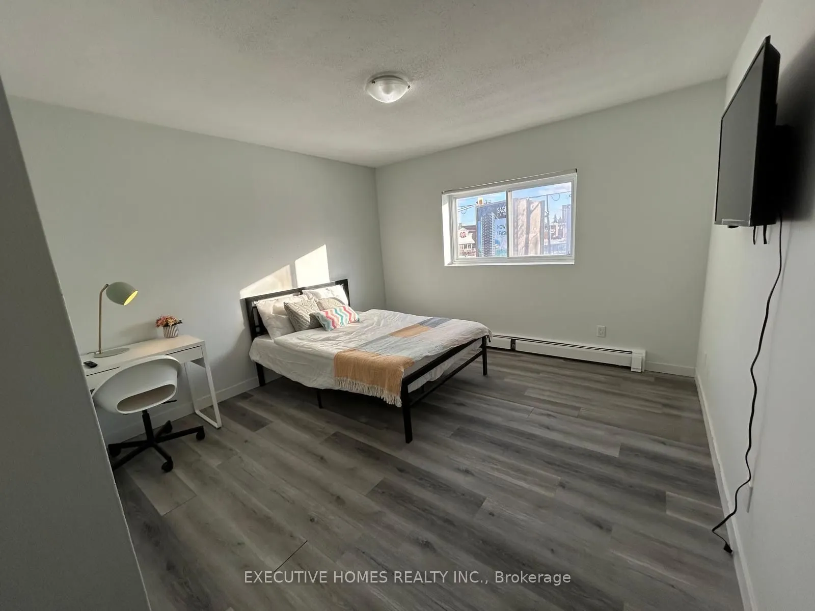 303 King Street N, #6