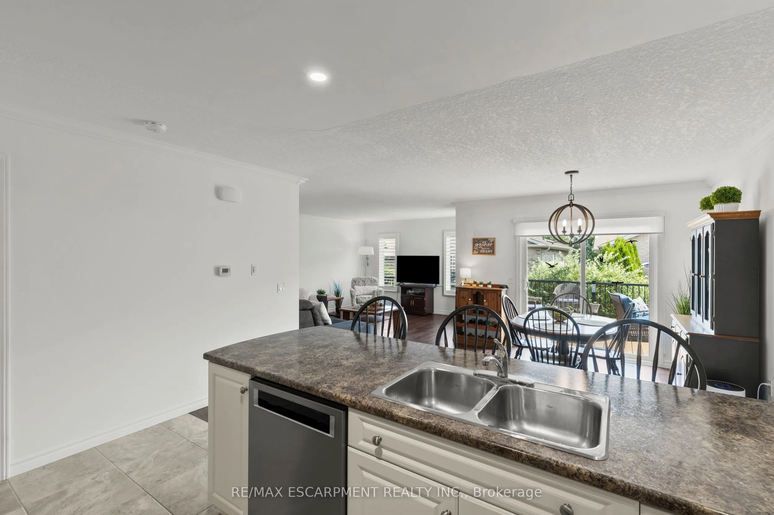 3923 Sunset Lane
