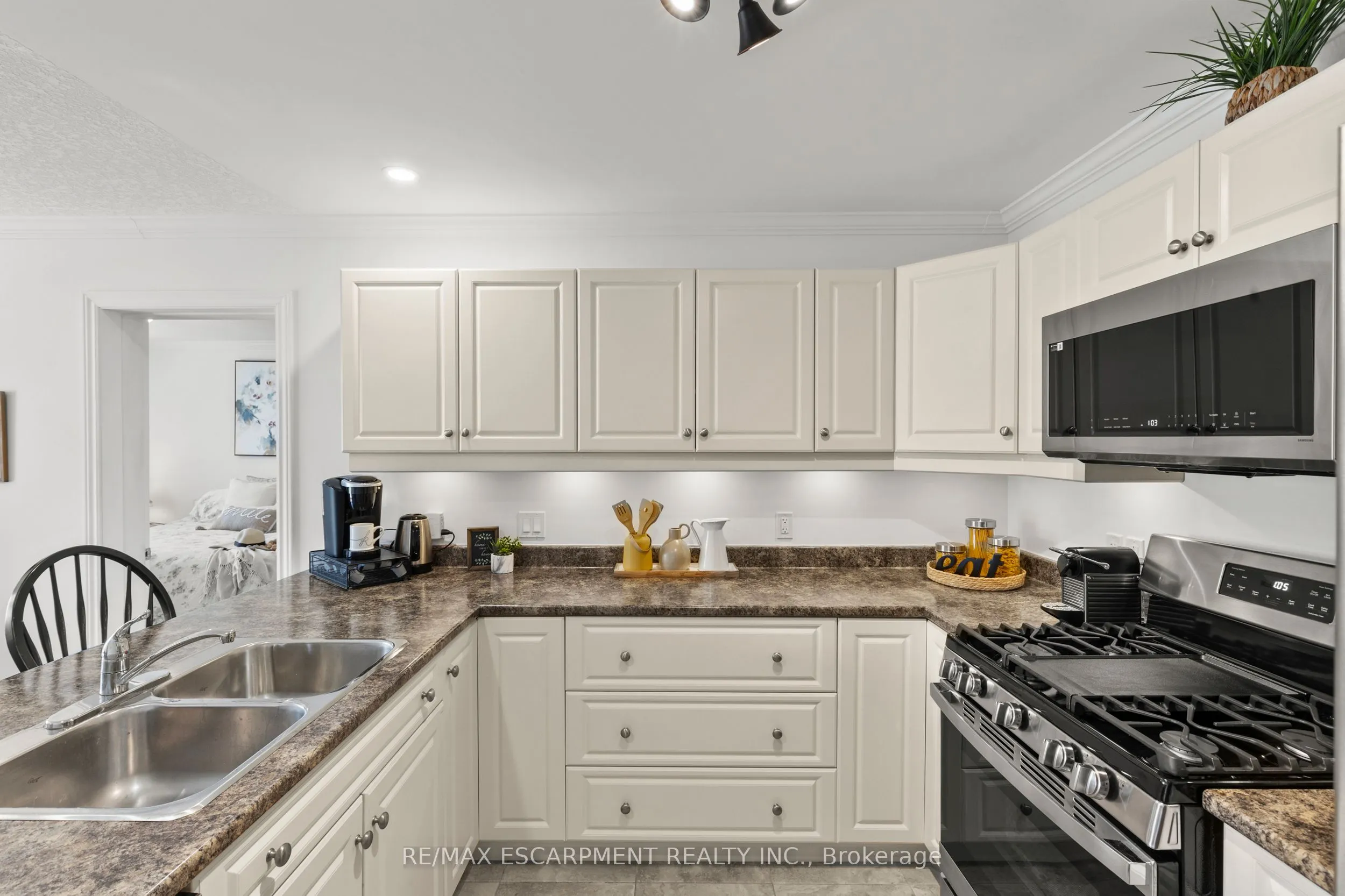 3923 Sunset Lane