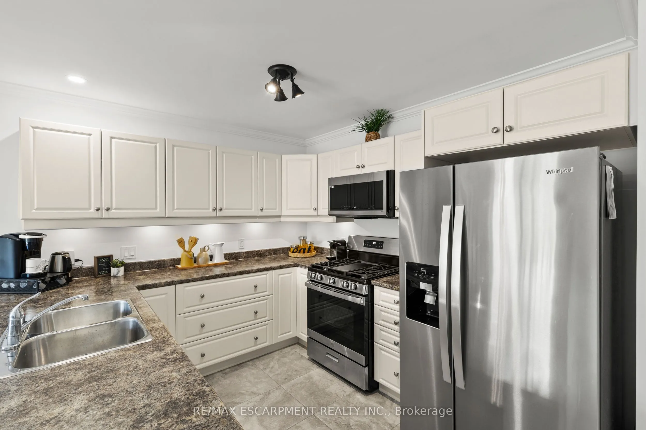 3923 Sunset Lane