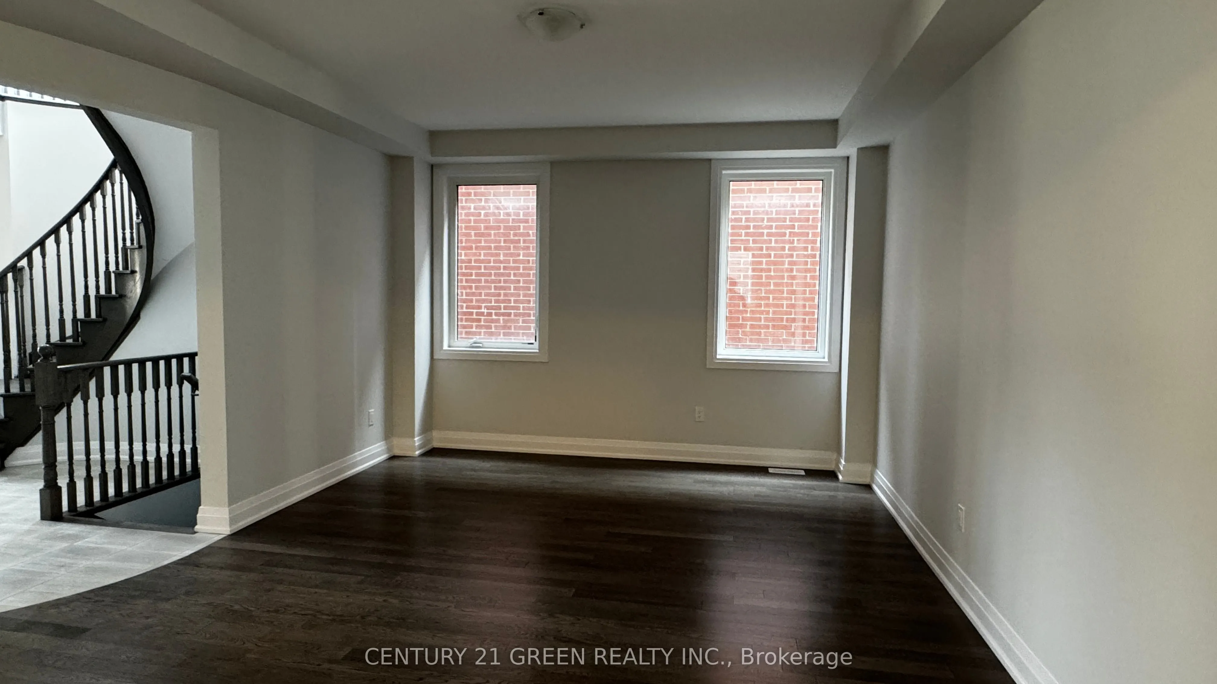 1483 Upper Thames Drive