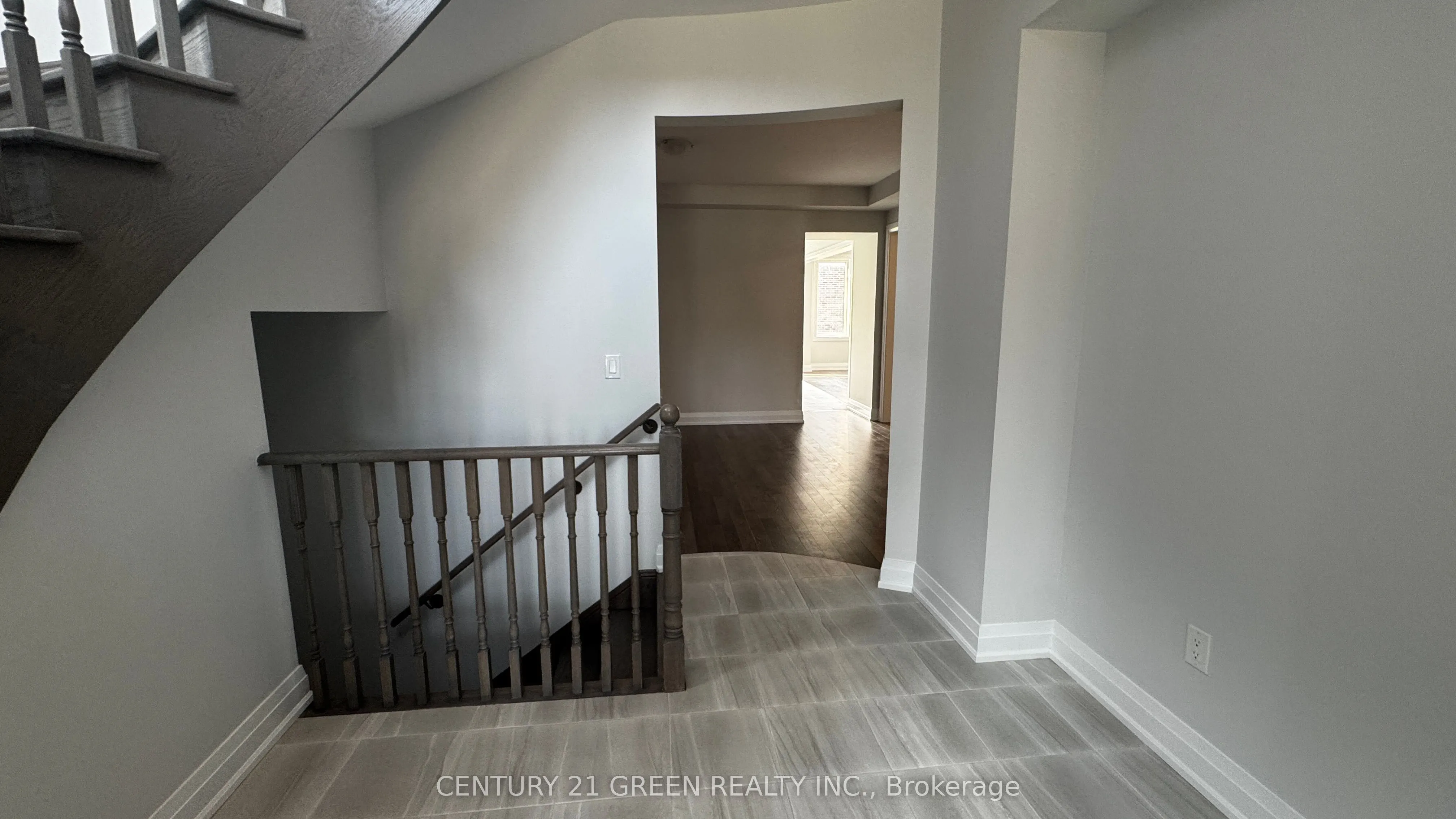 1483 Upper Thames Drive