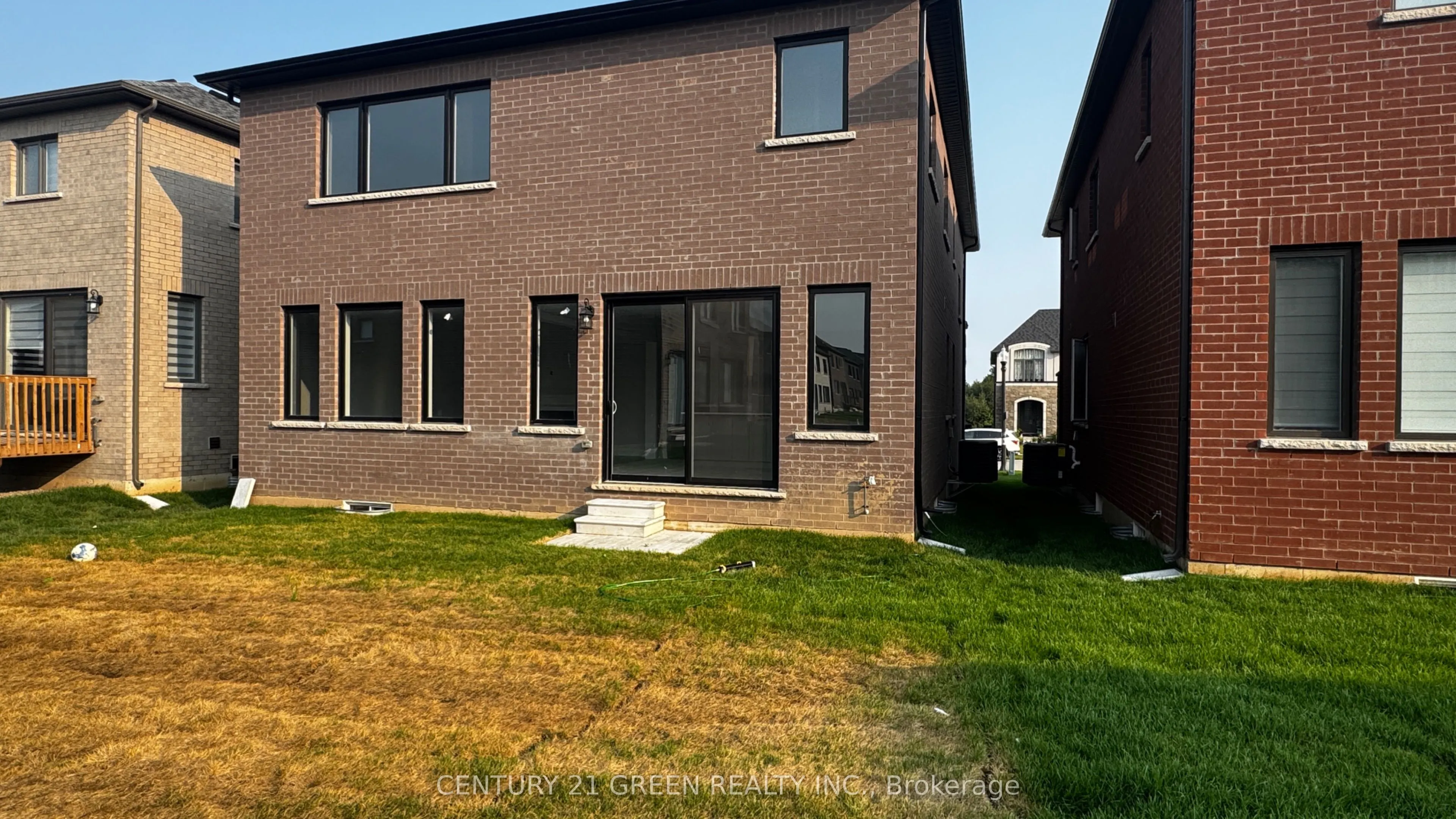 1483 Upper Thames Drive