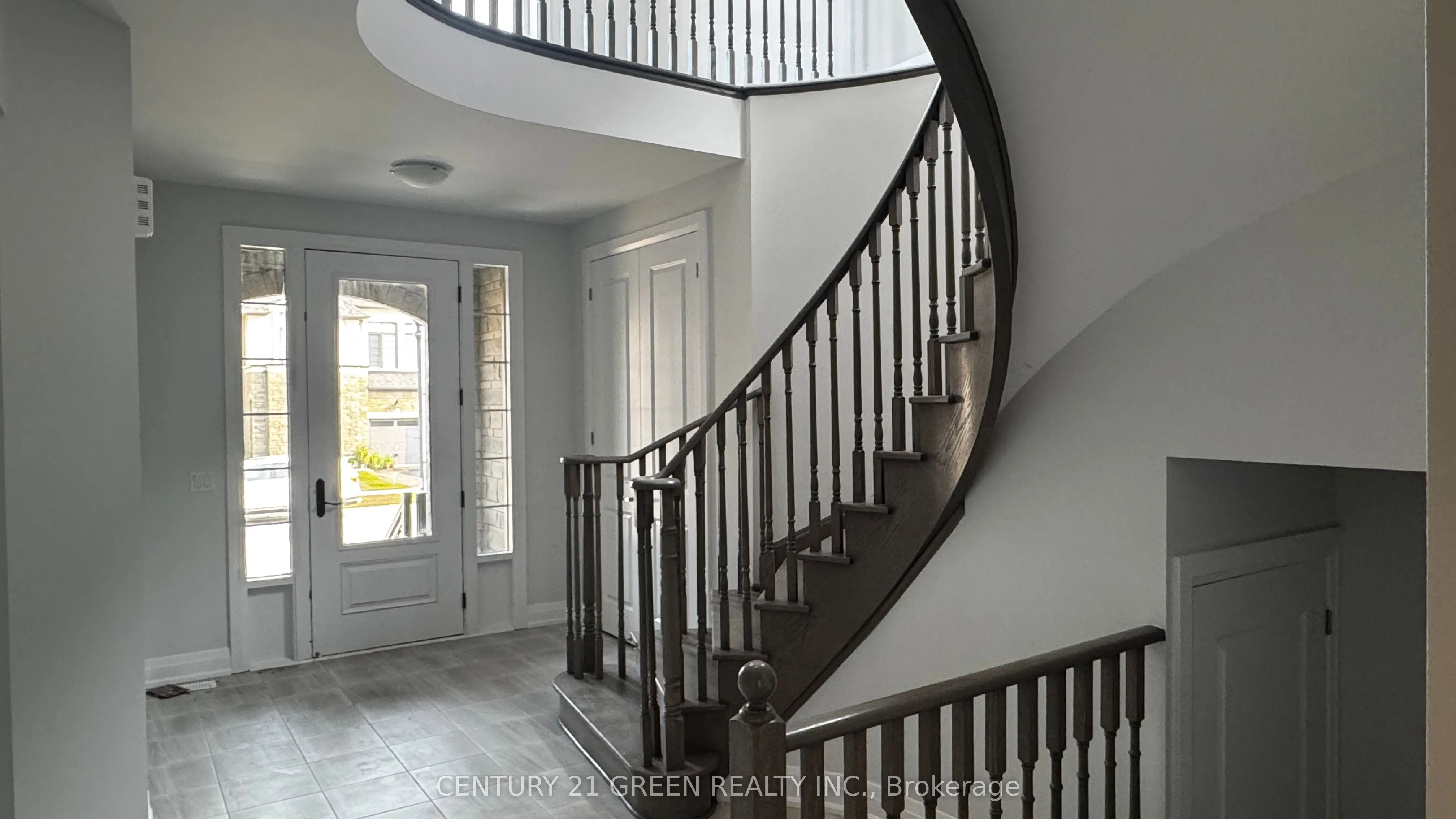 1483 Upper Thames Drive