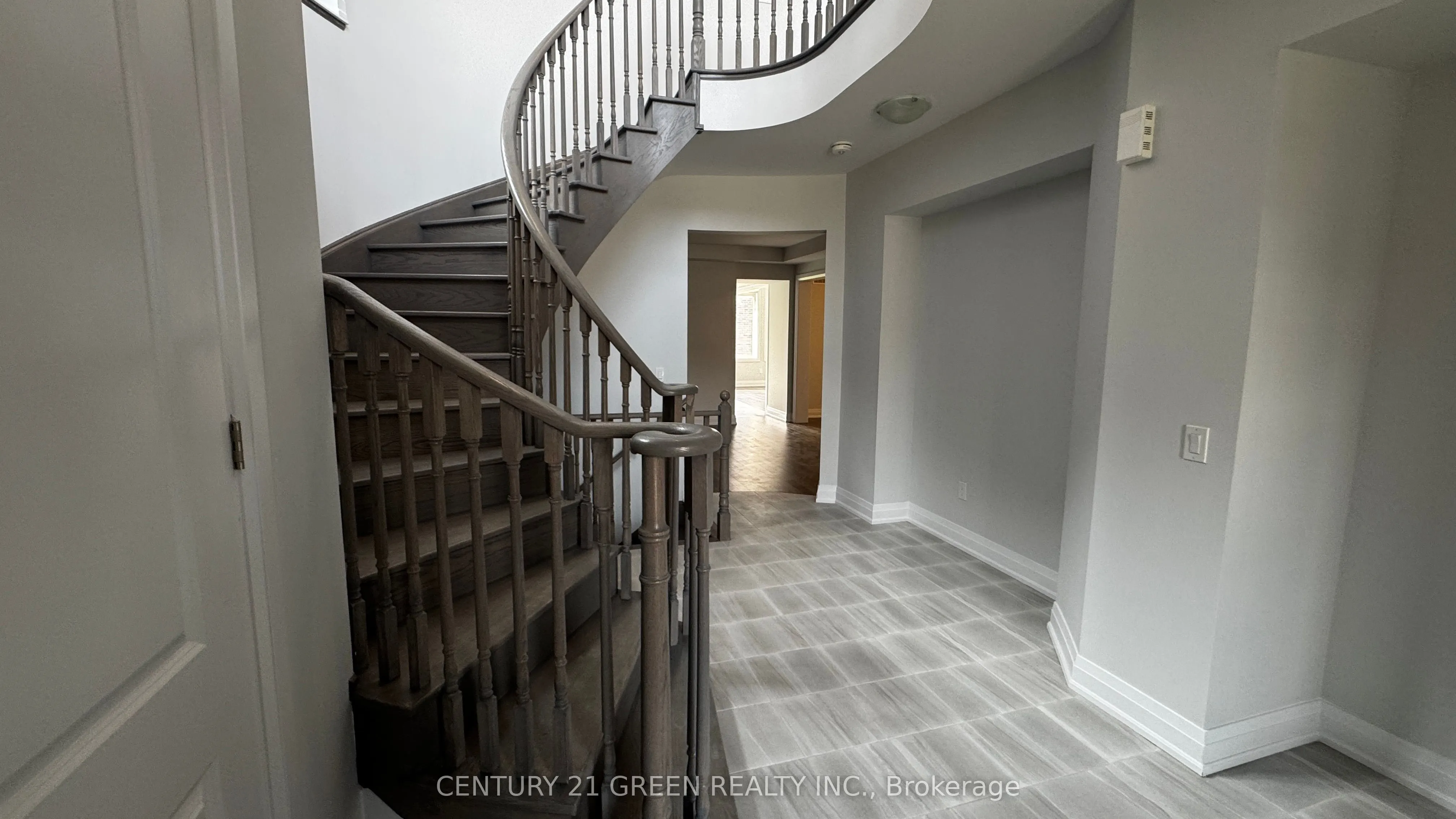 1483 Upper Thames Drive