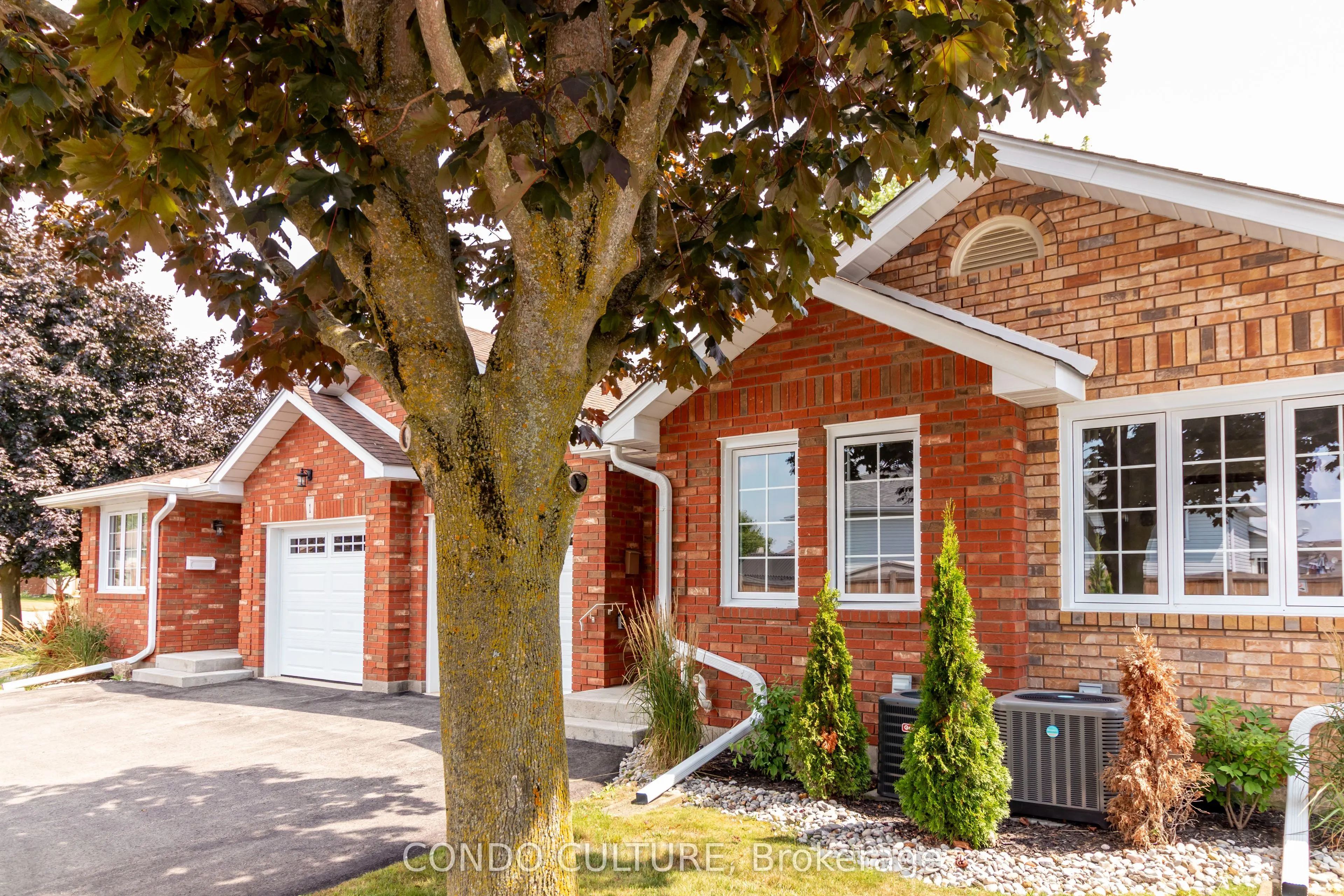 60 Whitlaw Way, #2