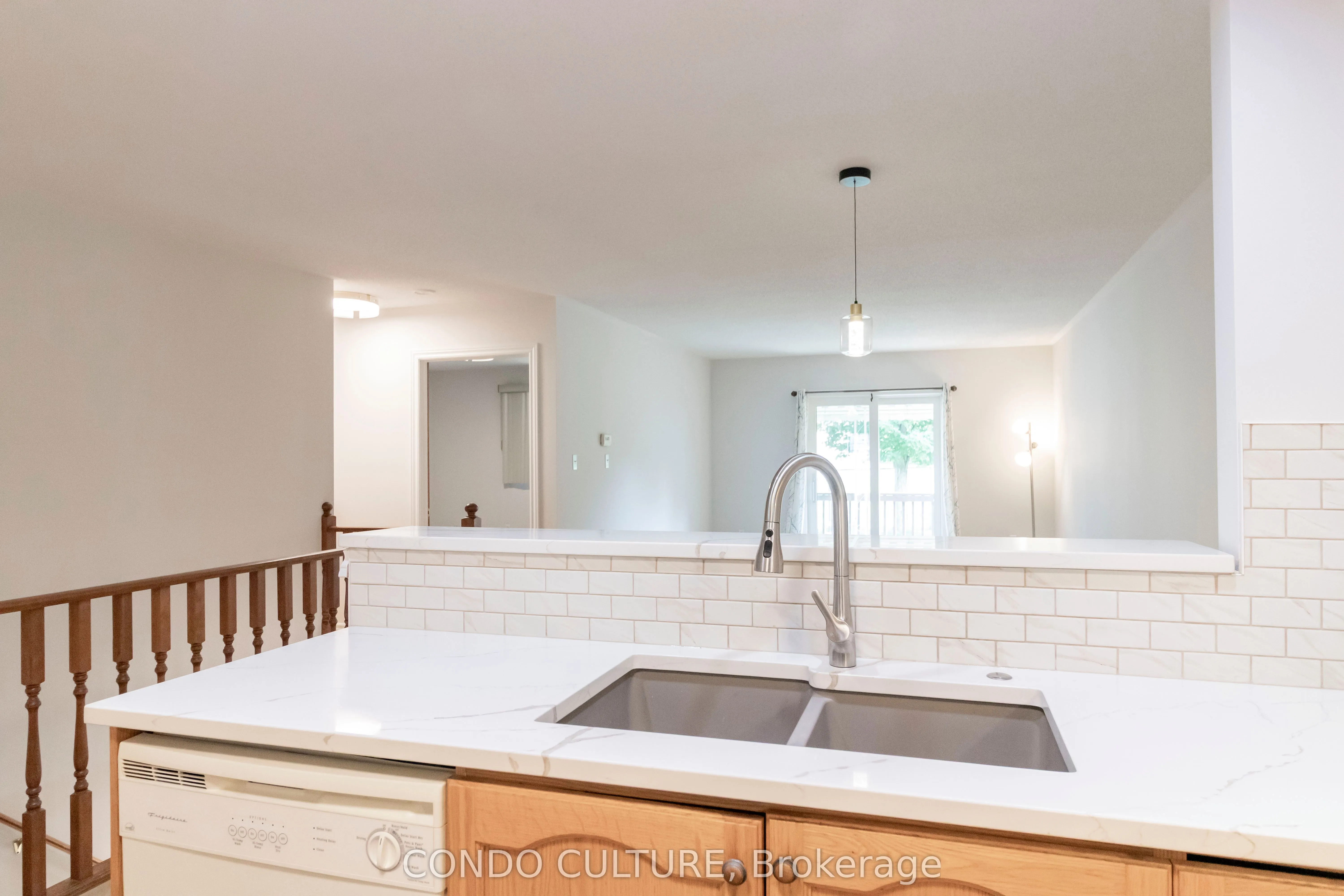 60 Whitlaw Way, #2