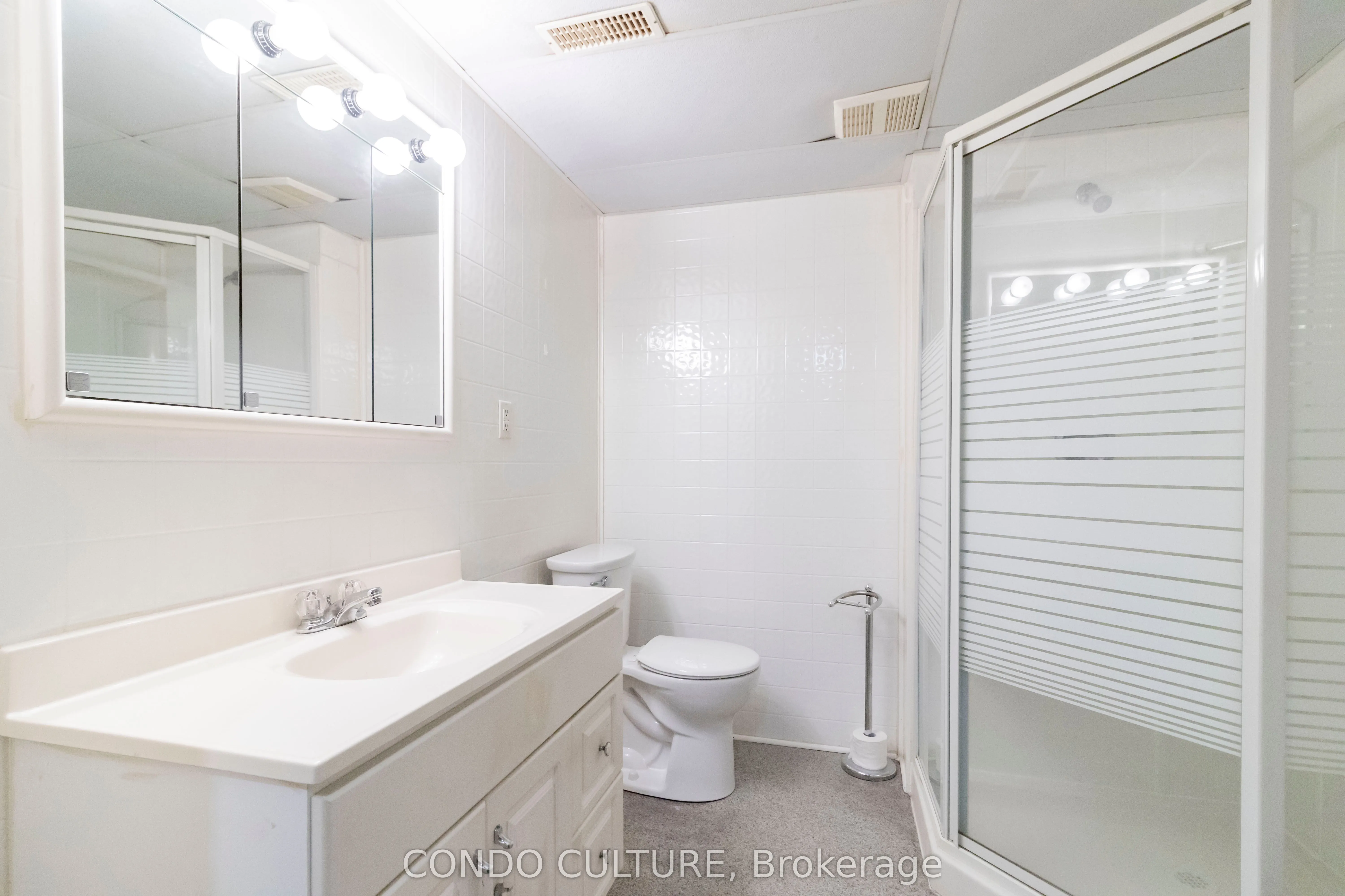 60 Whitlaw Way, #2