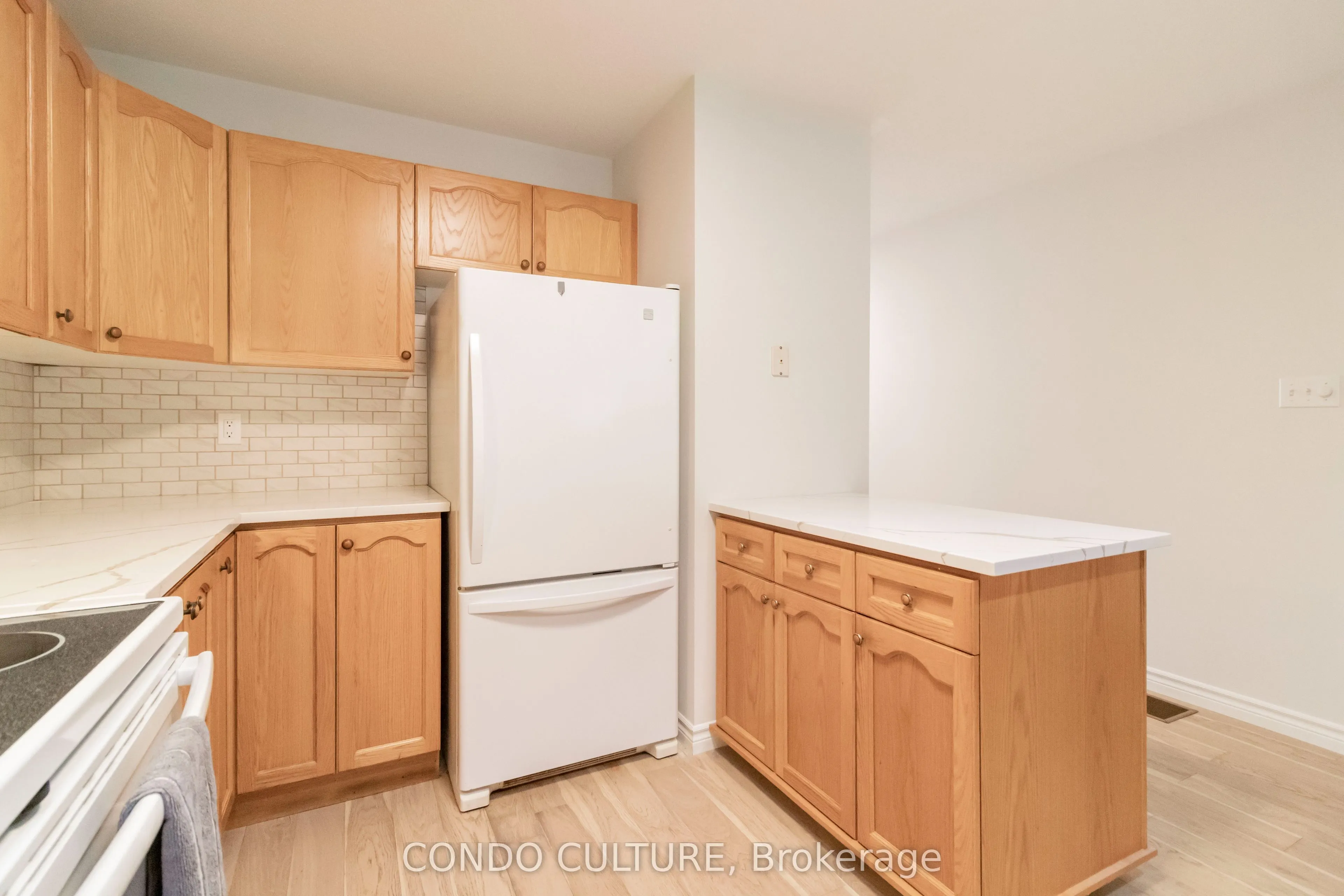 60 Whitlaw Way, #2