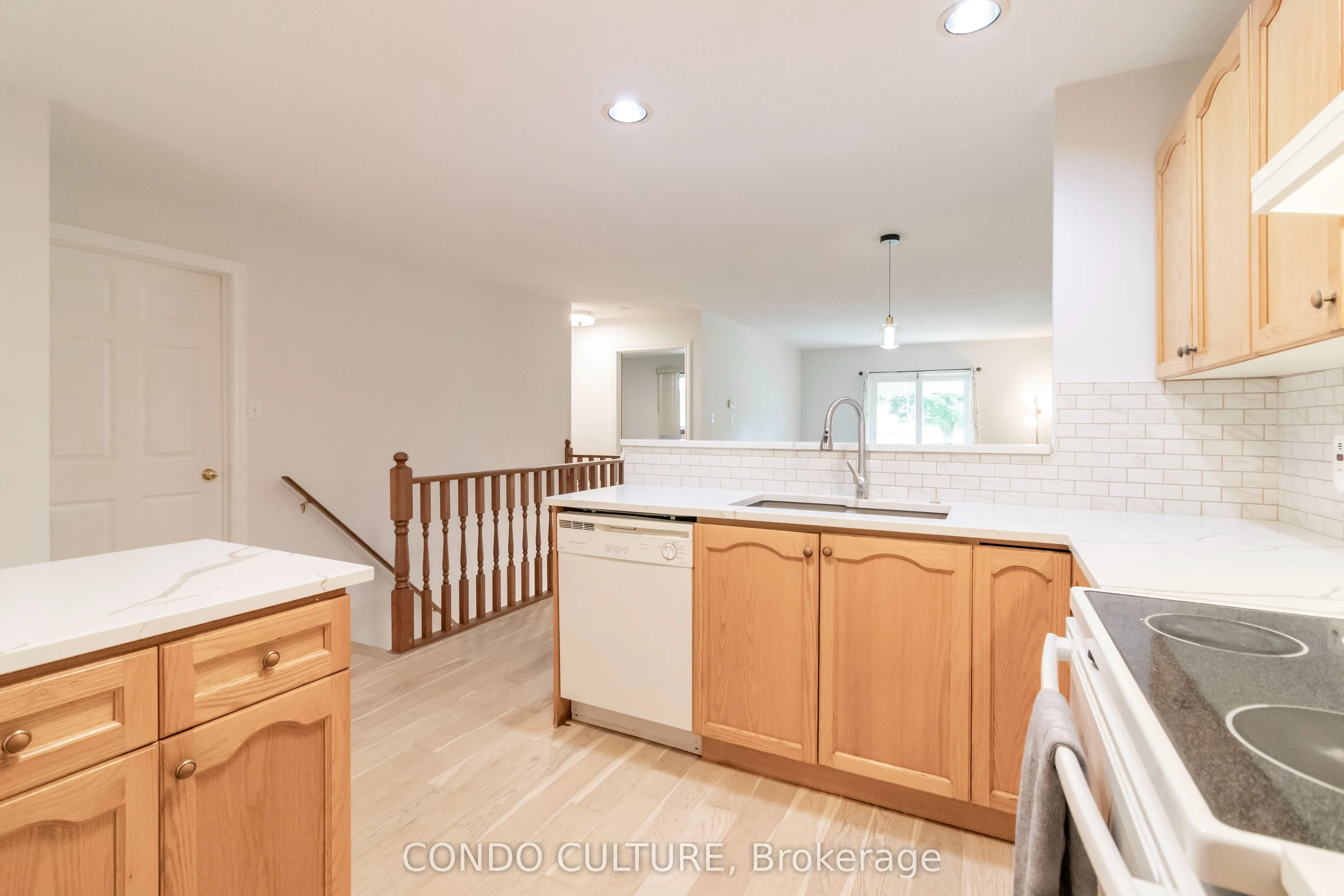 60 Whitlaw Way, #2
