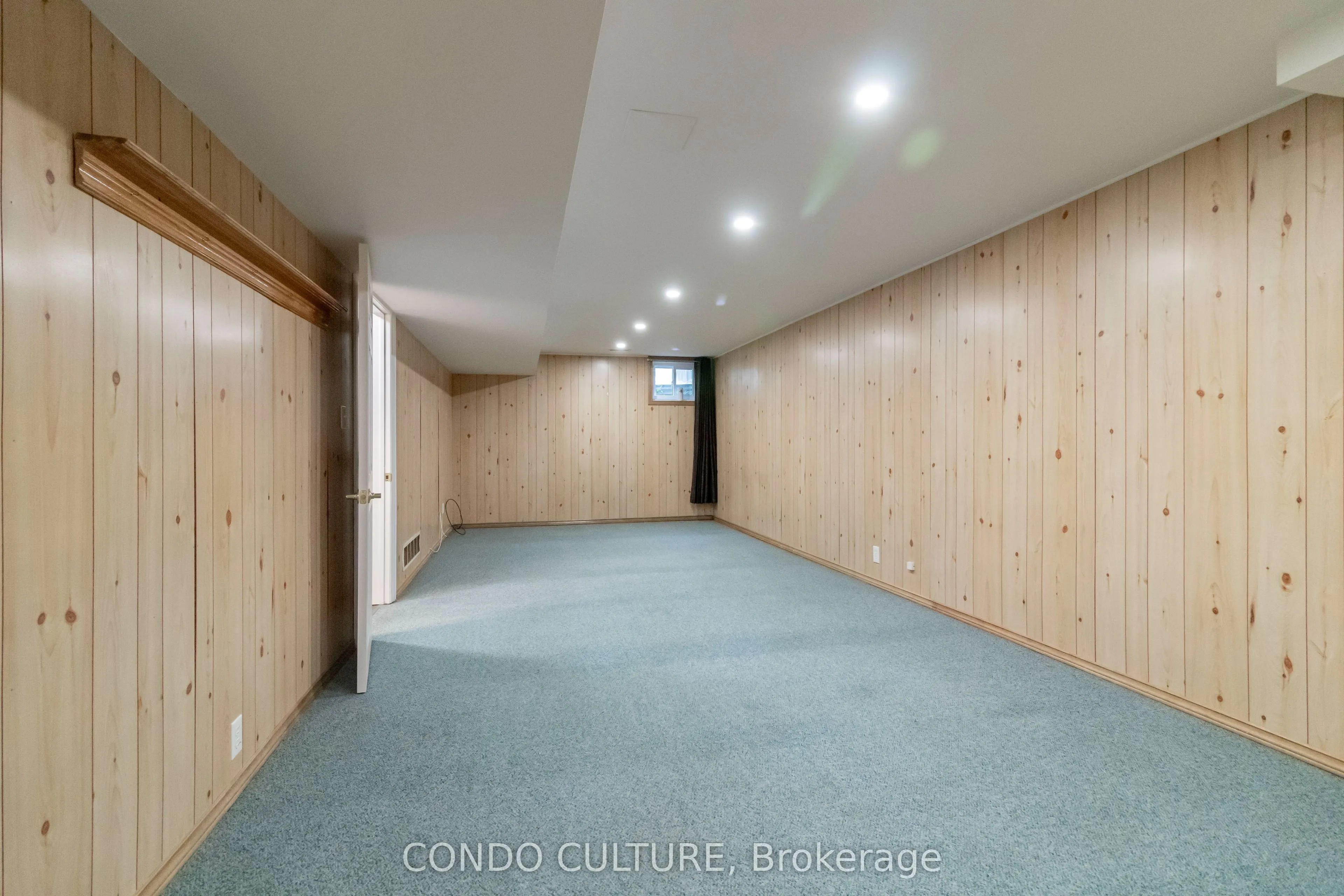60 Whitlaw Way, #2