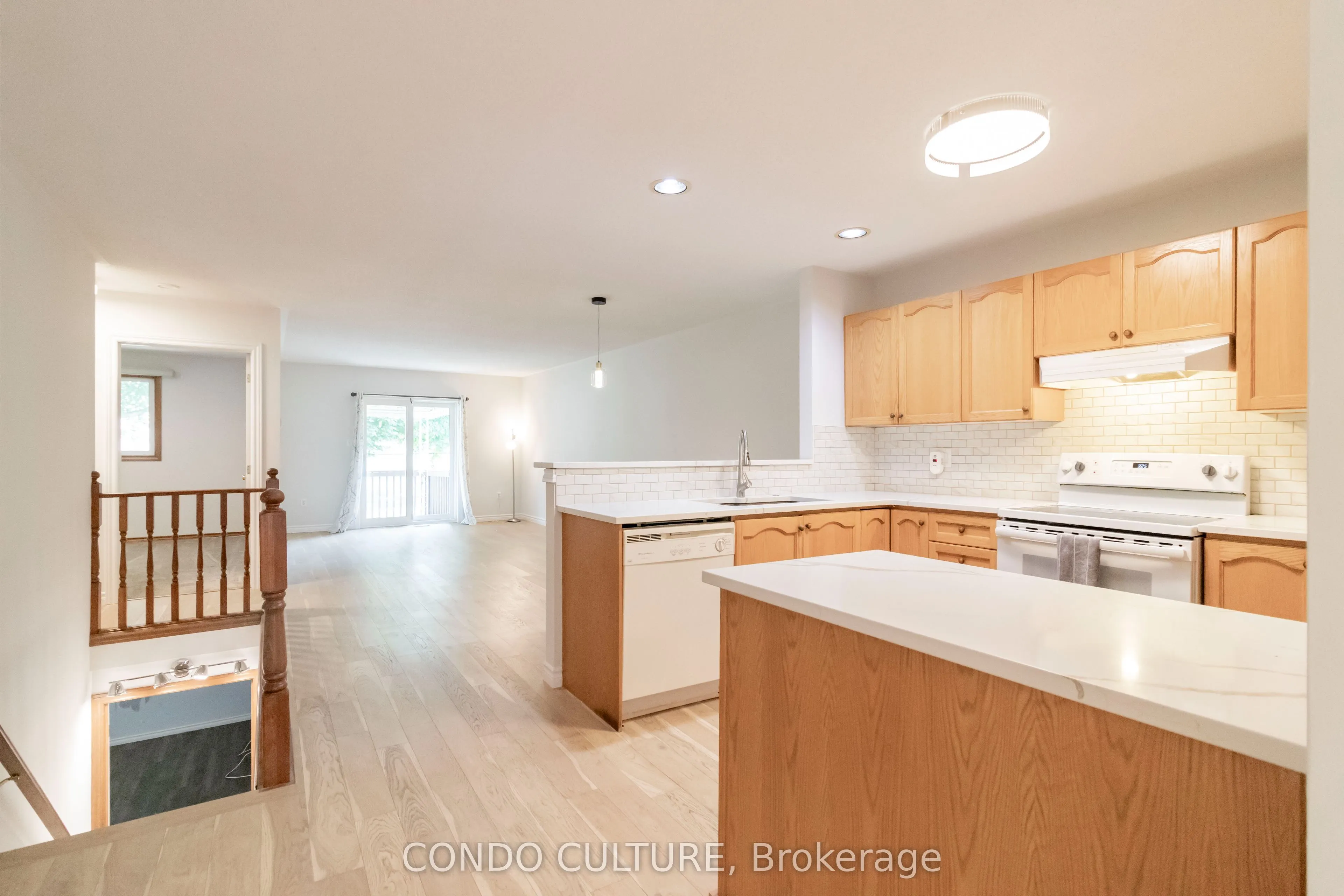 60 Whitlaw Way, #2