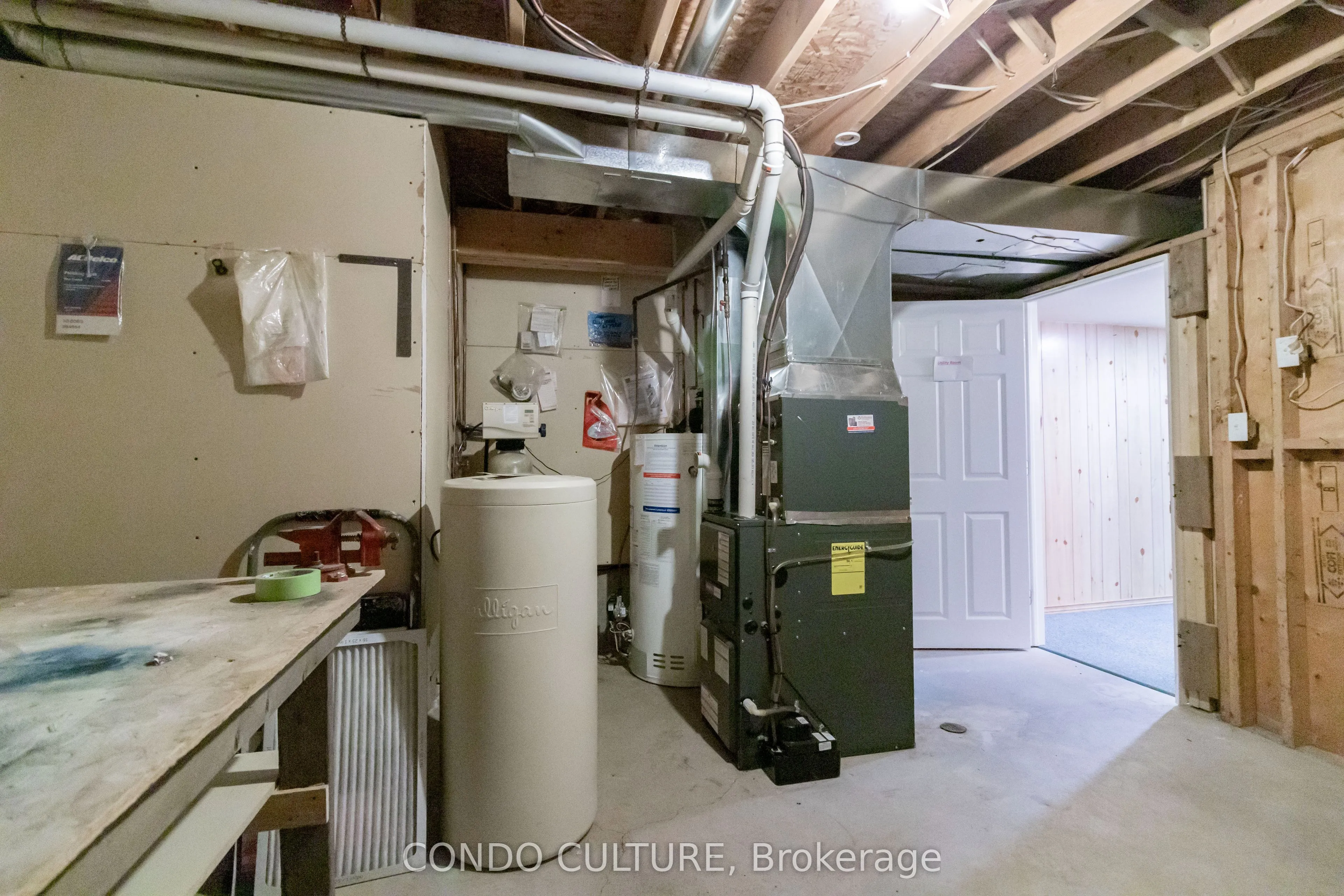 60 Whitlaw Way, #2