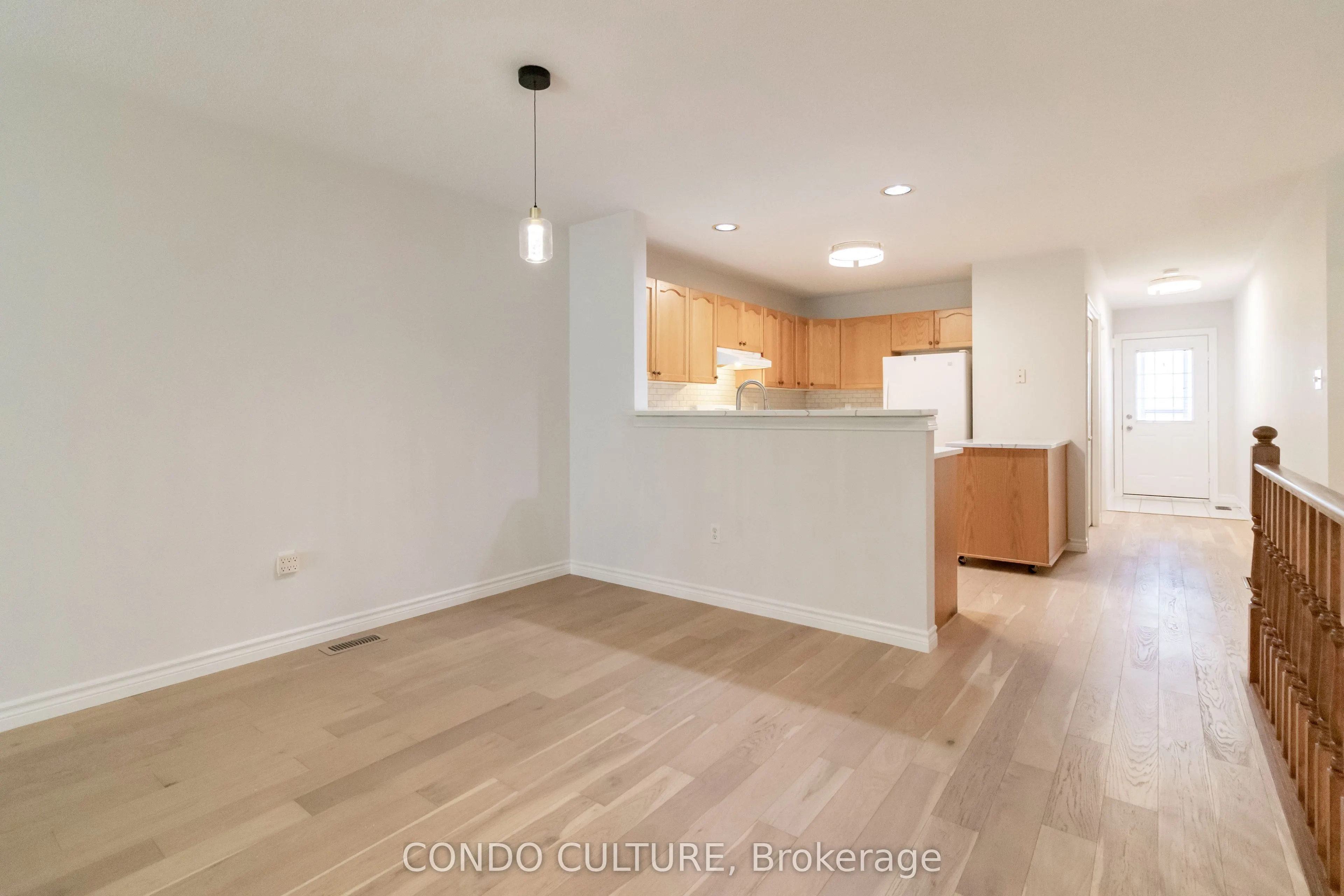 60 Whitlaw Way, #2