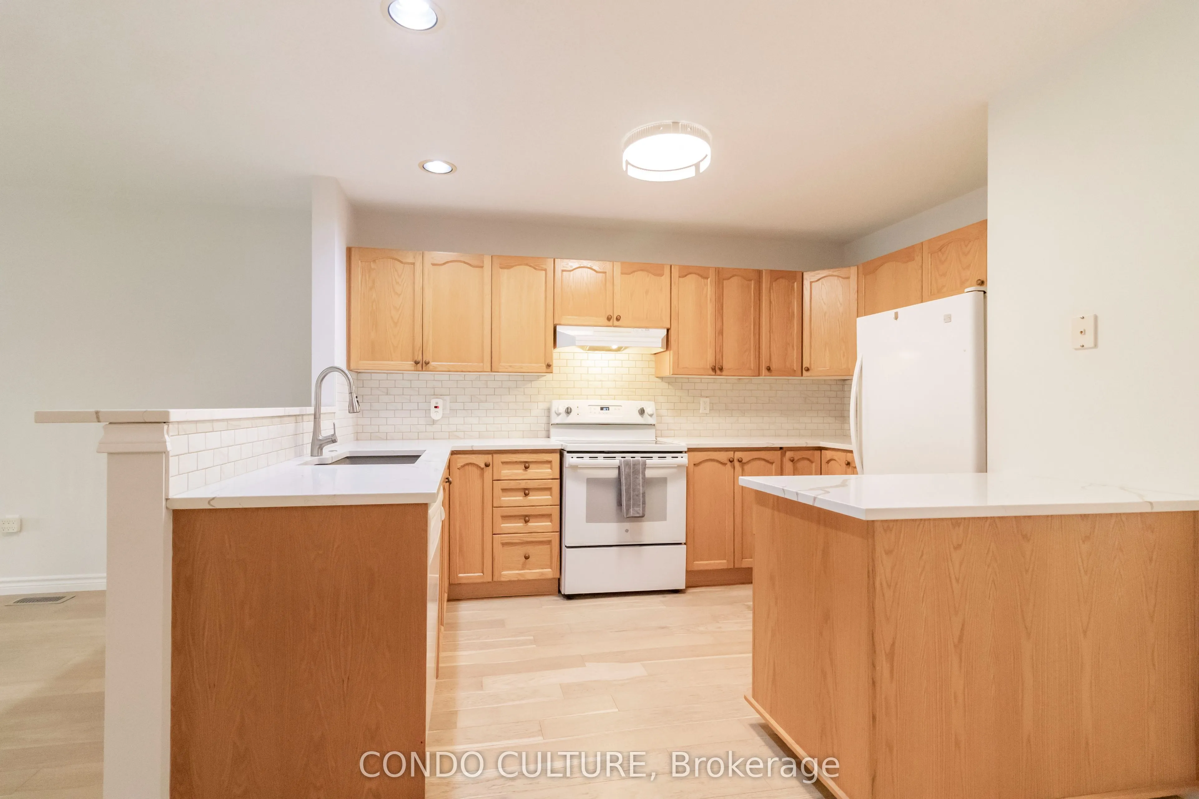 60 Whitlaw Way, #2