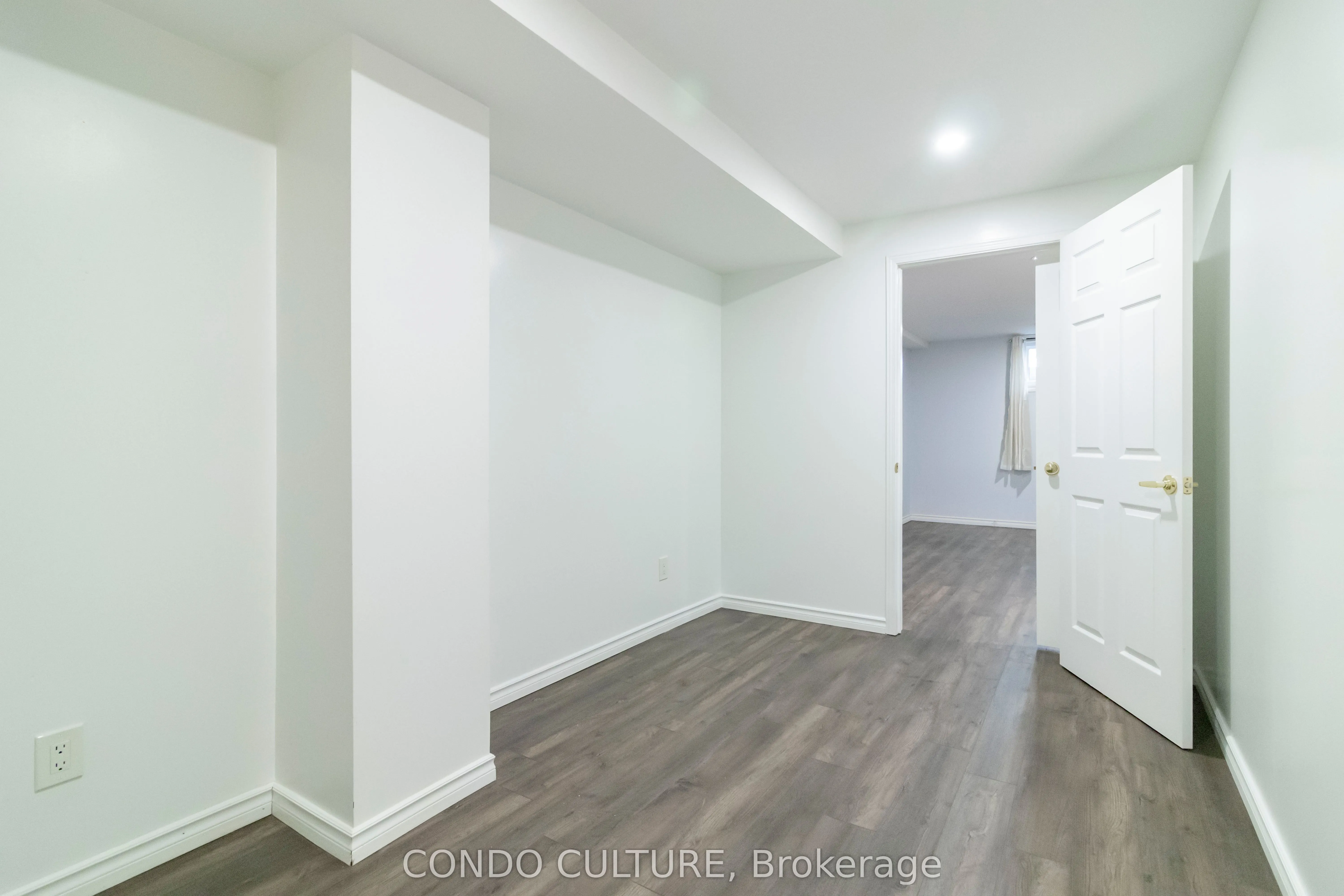 60 Whitlaw Way, #2