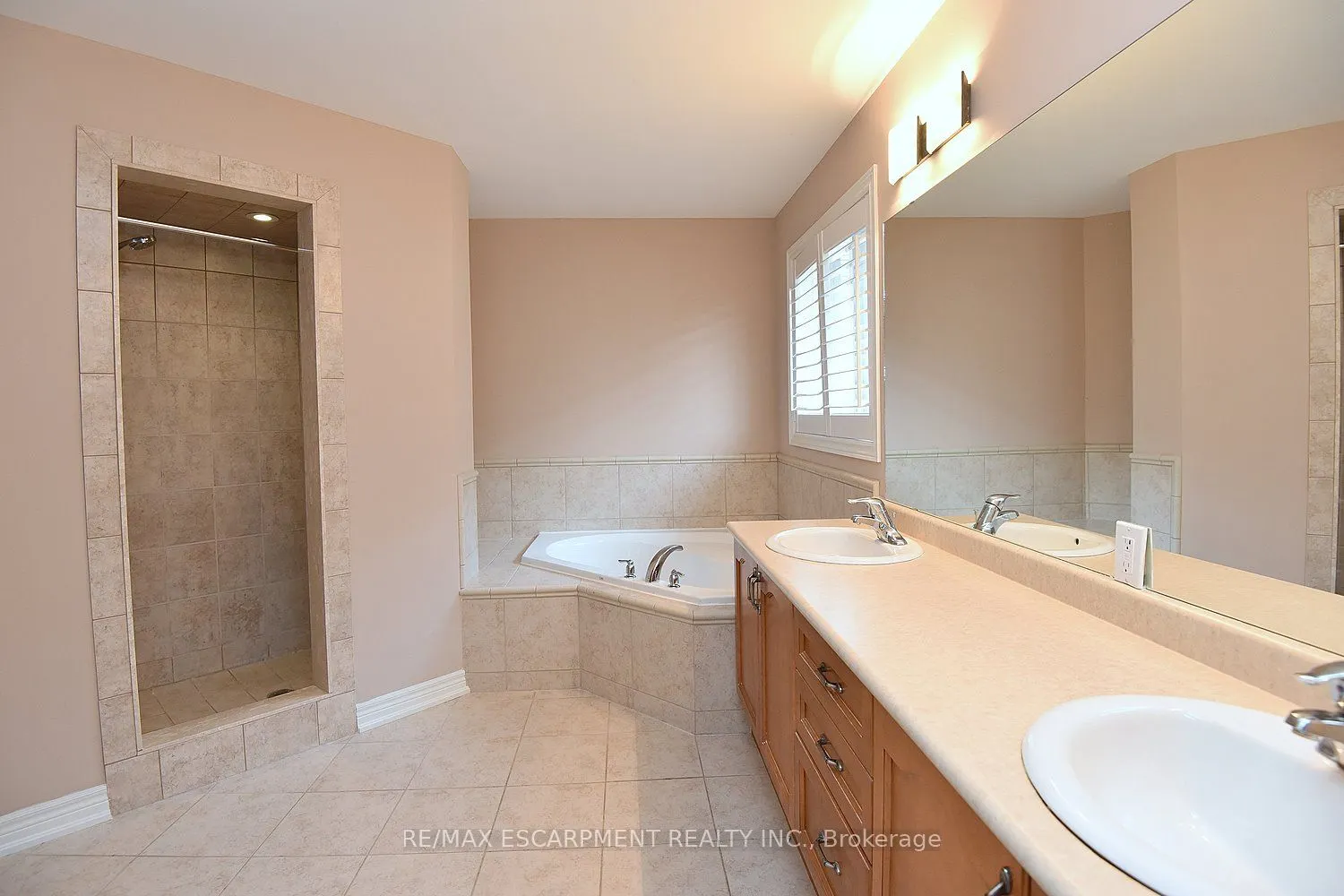 152 TOLLGATE Drive