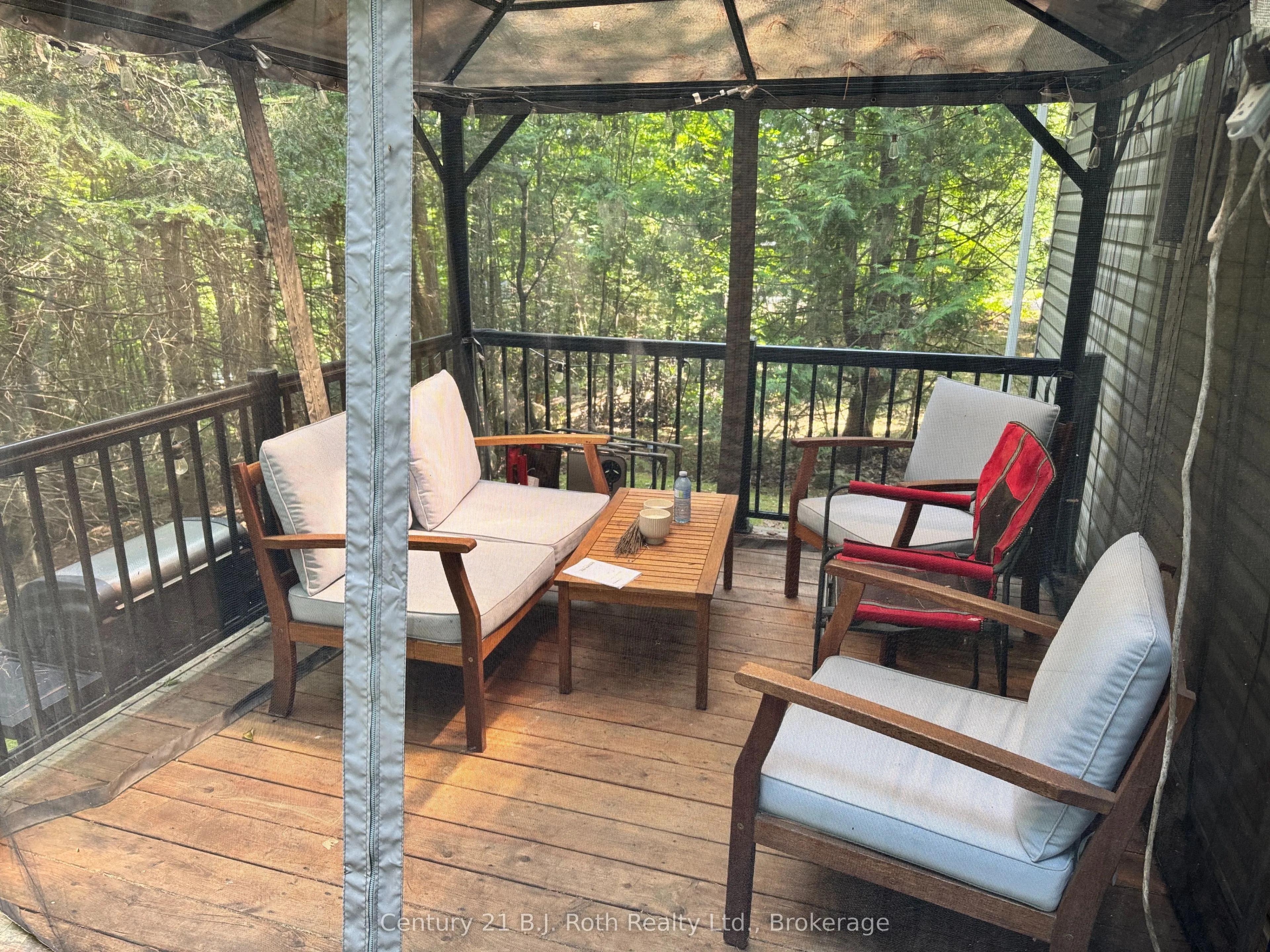 733 Poplar Crescent