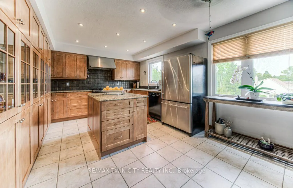 482 Appledale Crescent