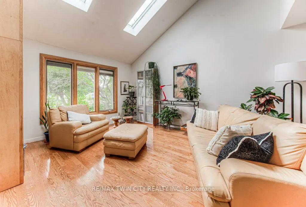 482 Appledale Crescent