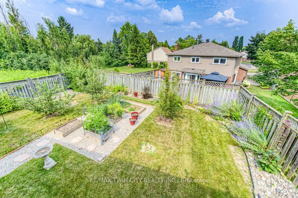 482 Appledale Crescent