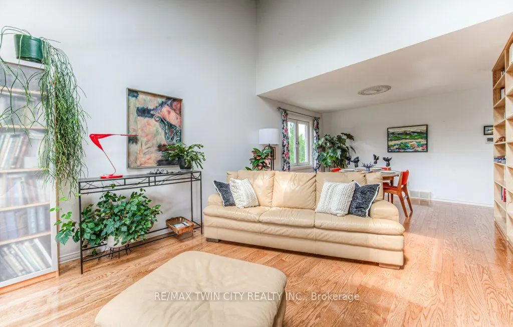 482 Appledale Crescent