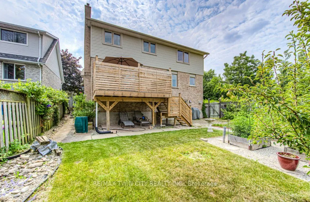 482 Appledale Crescent