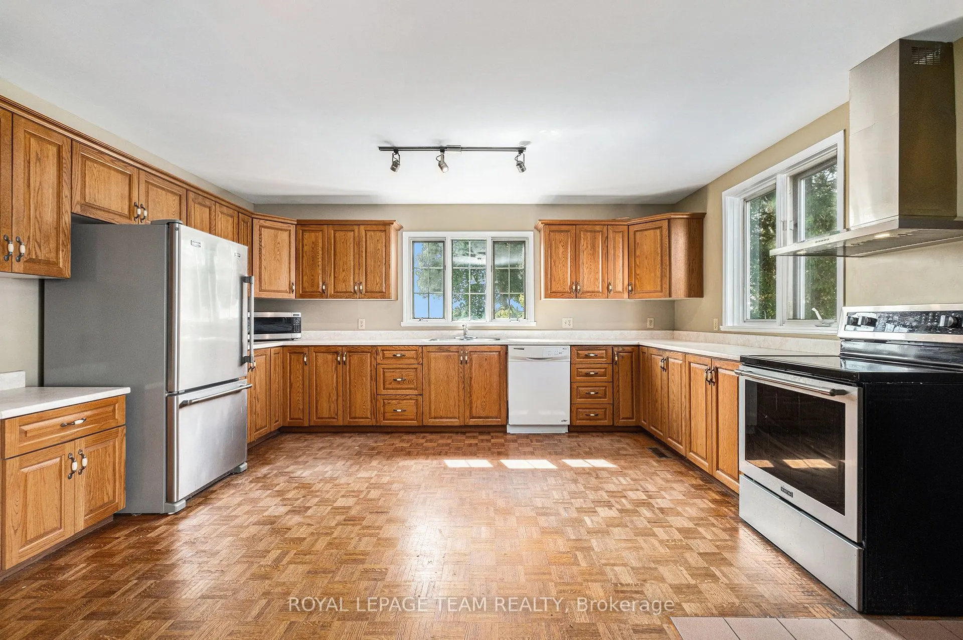 6109 Fourth Line Road W