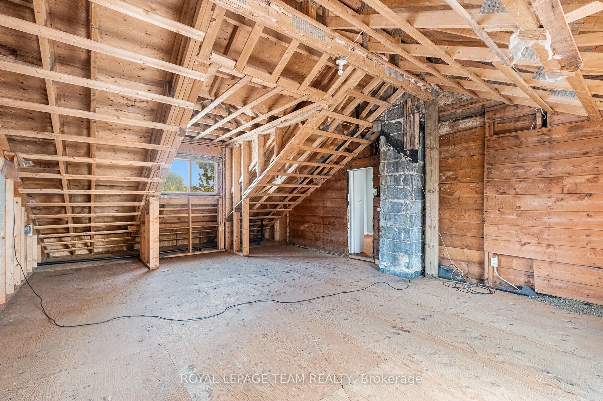 6109 Fourth Line Road W