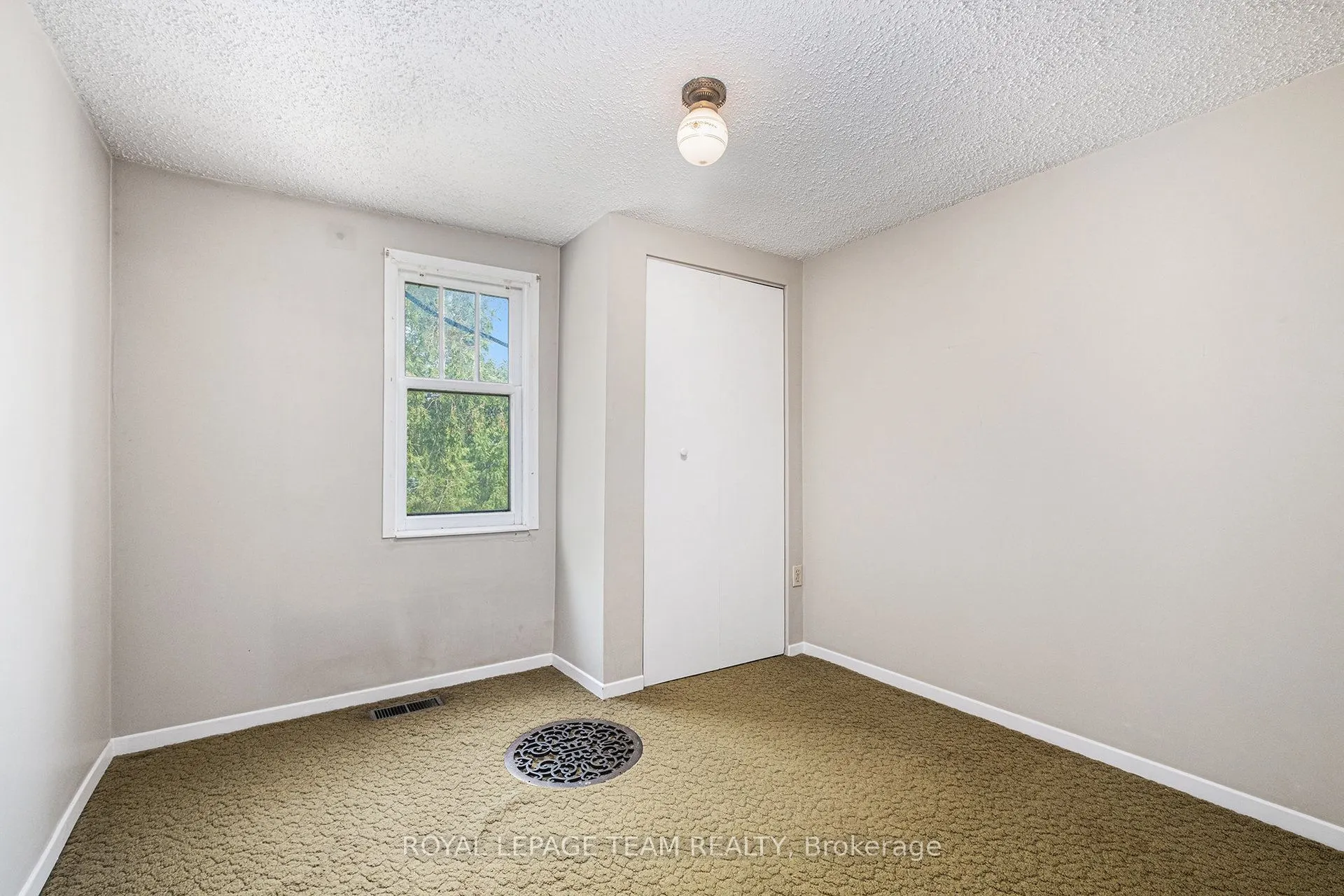 6109 Fourth Line Road W