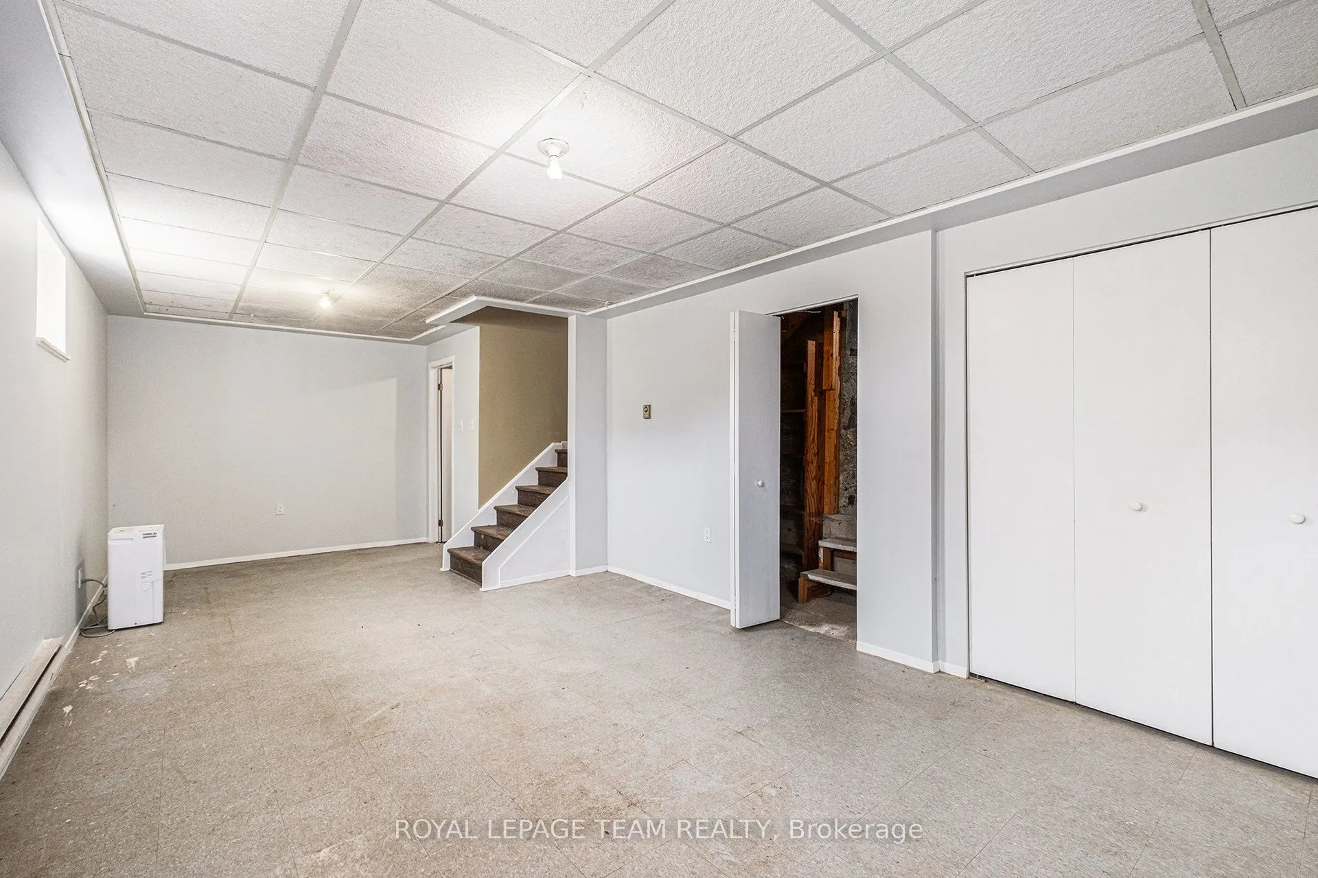 6109 Fourth Line Road W