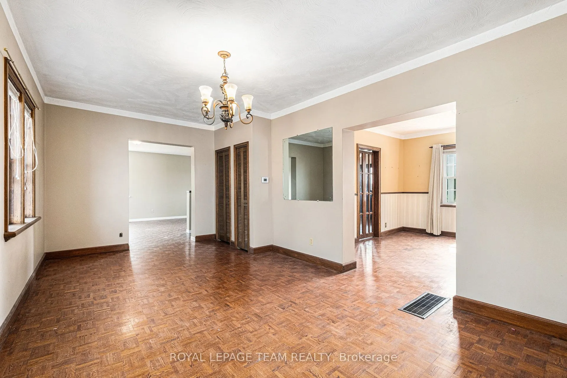 6109 Fourth Line Road W