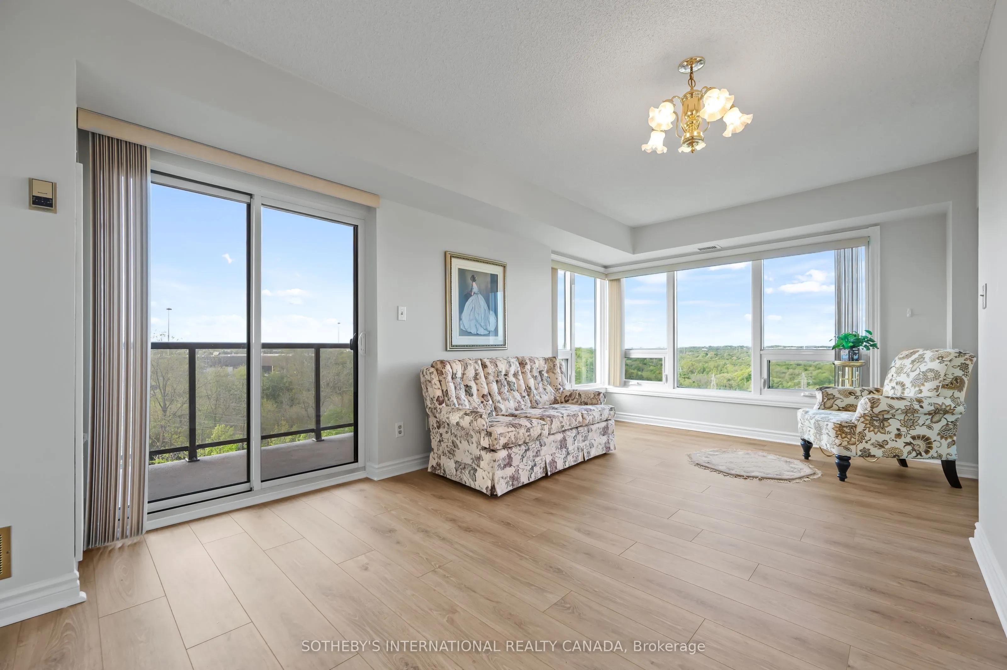 237 King Street W, #1003