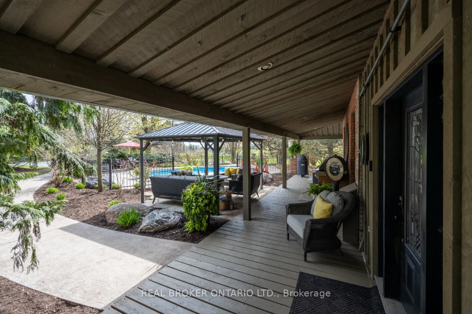 832 Highway 7A