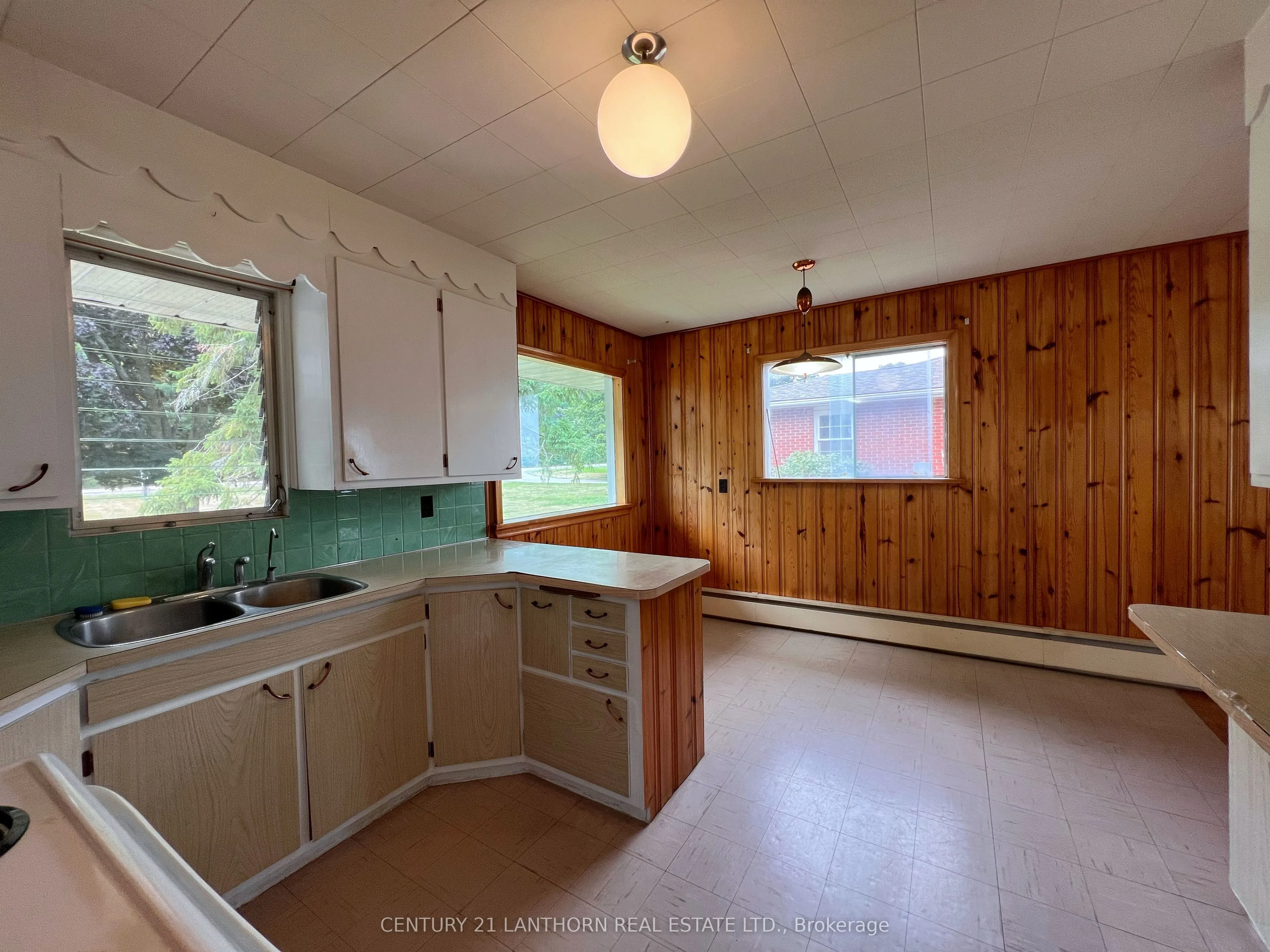 11468 Loyalist Parkway