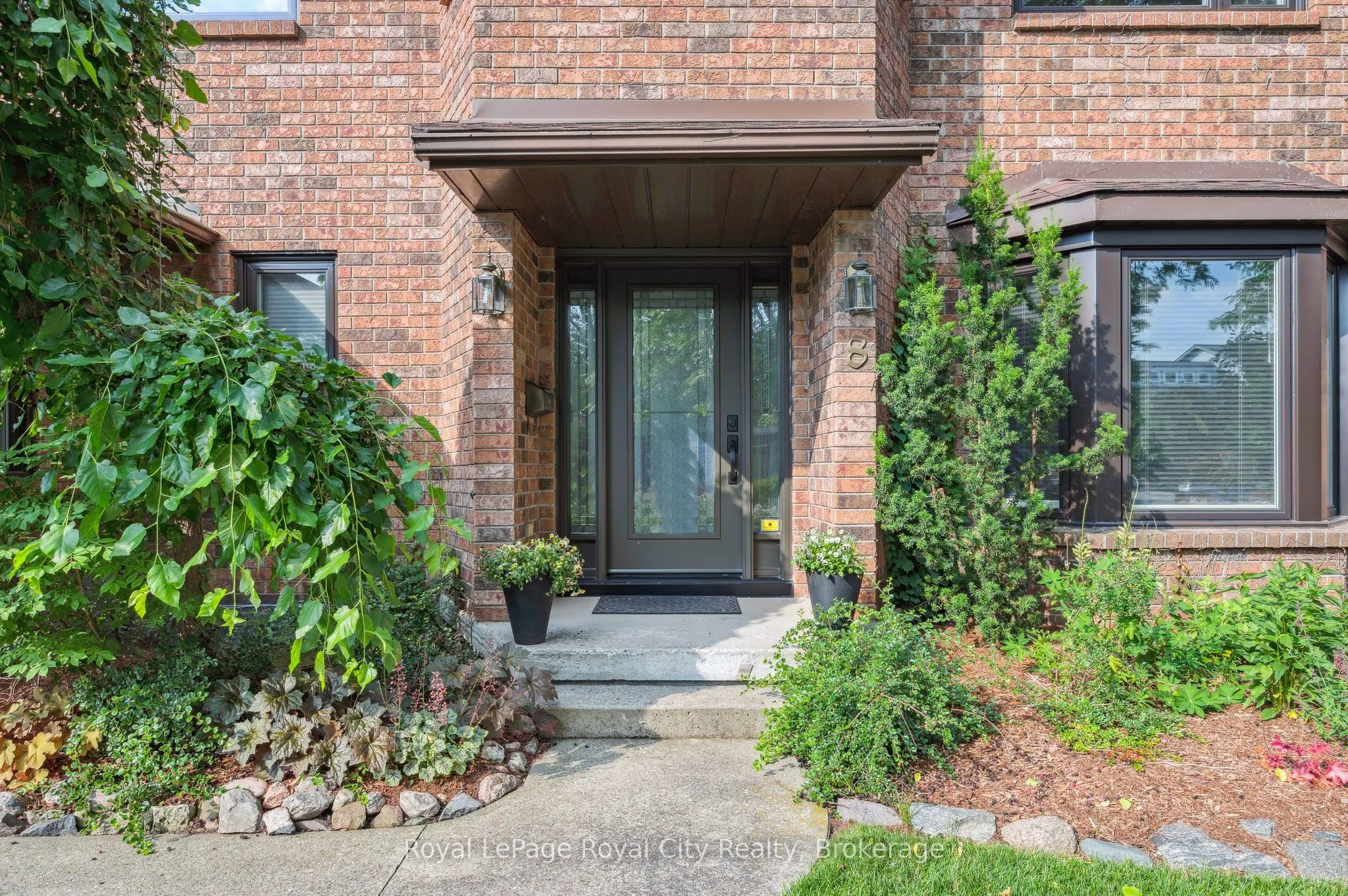 8 Forster Drive