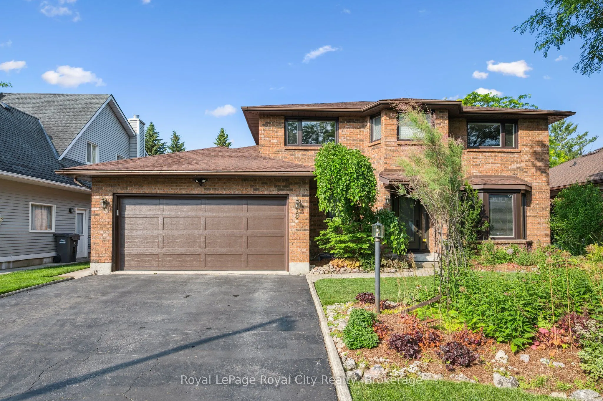 8 Forster Drive
