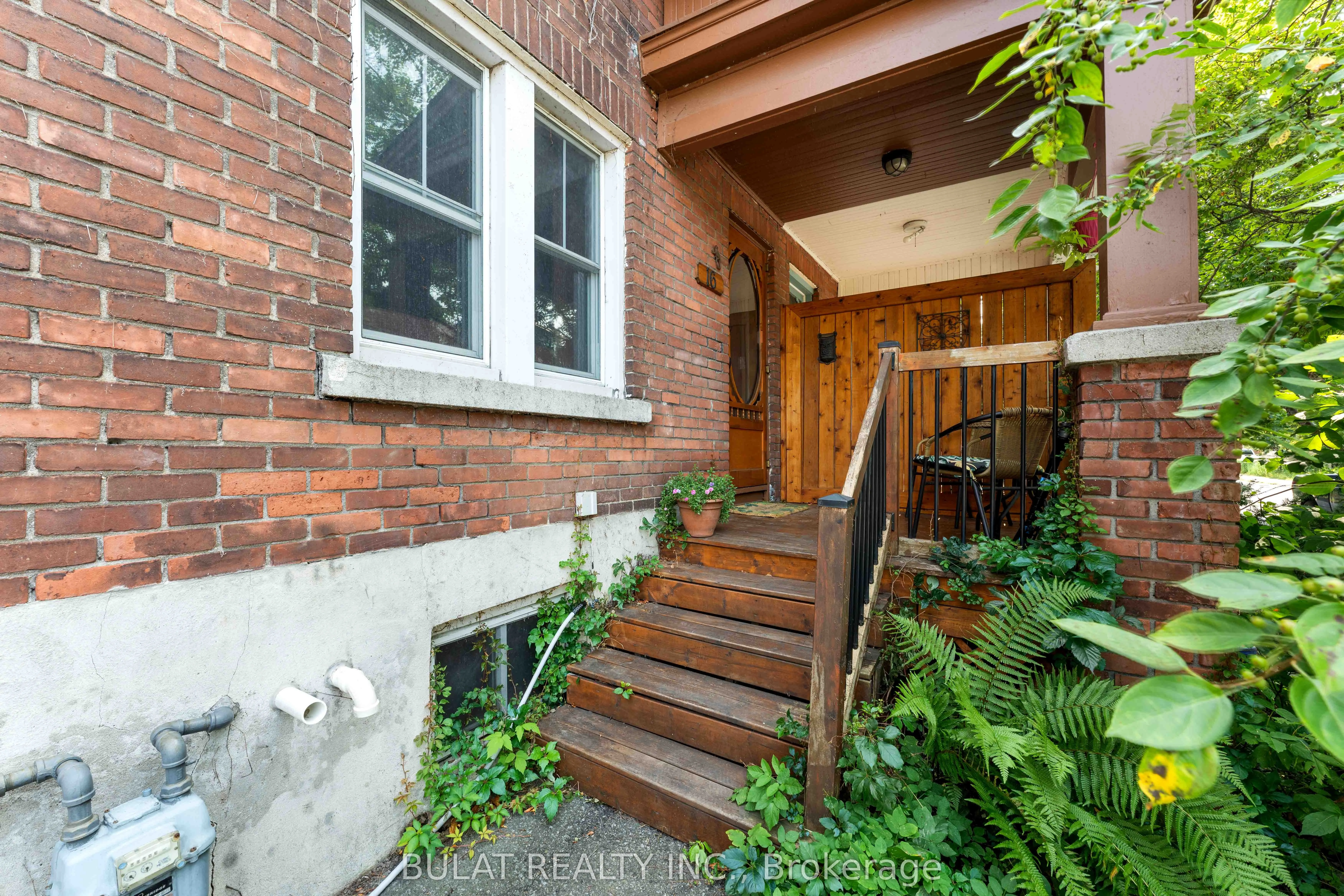 16 Foster Street