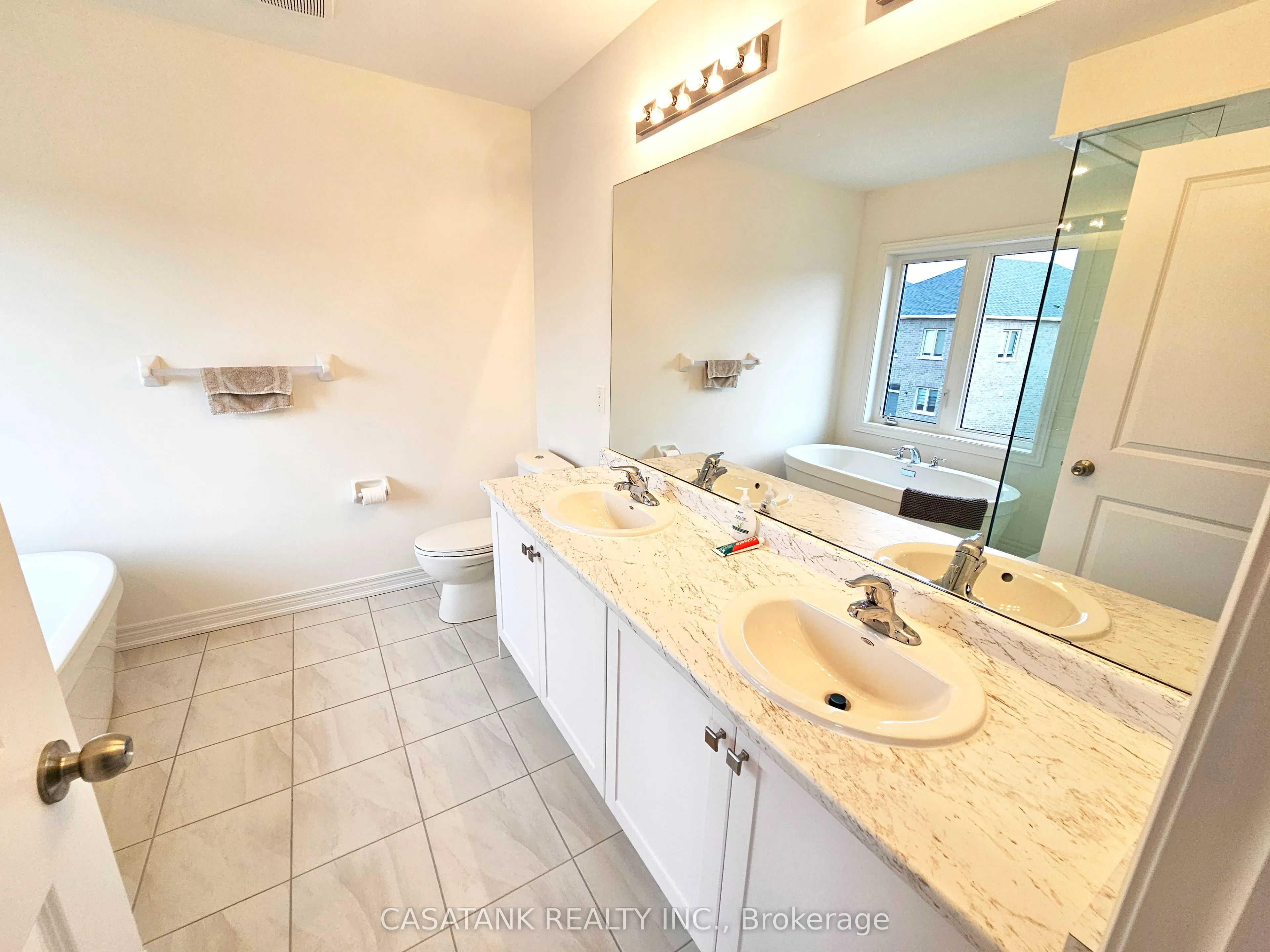 372 Leanne Lane