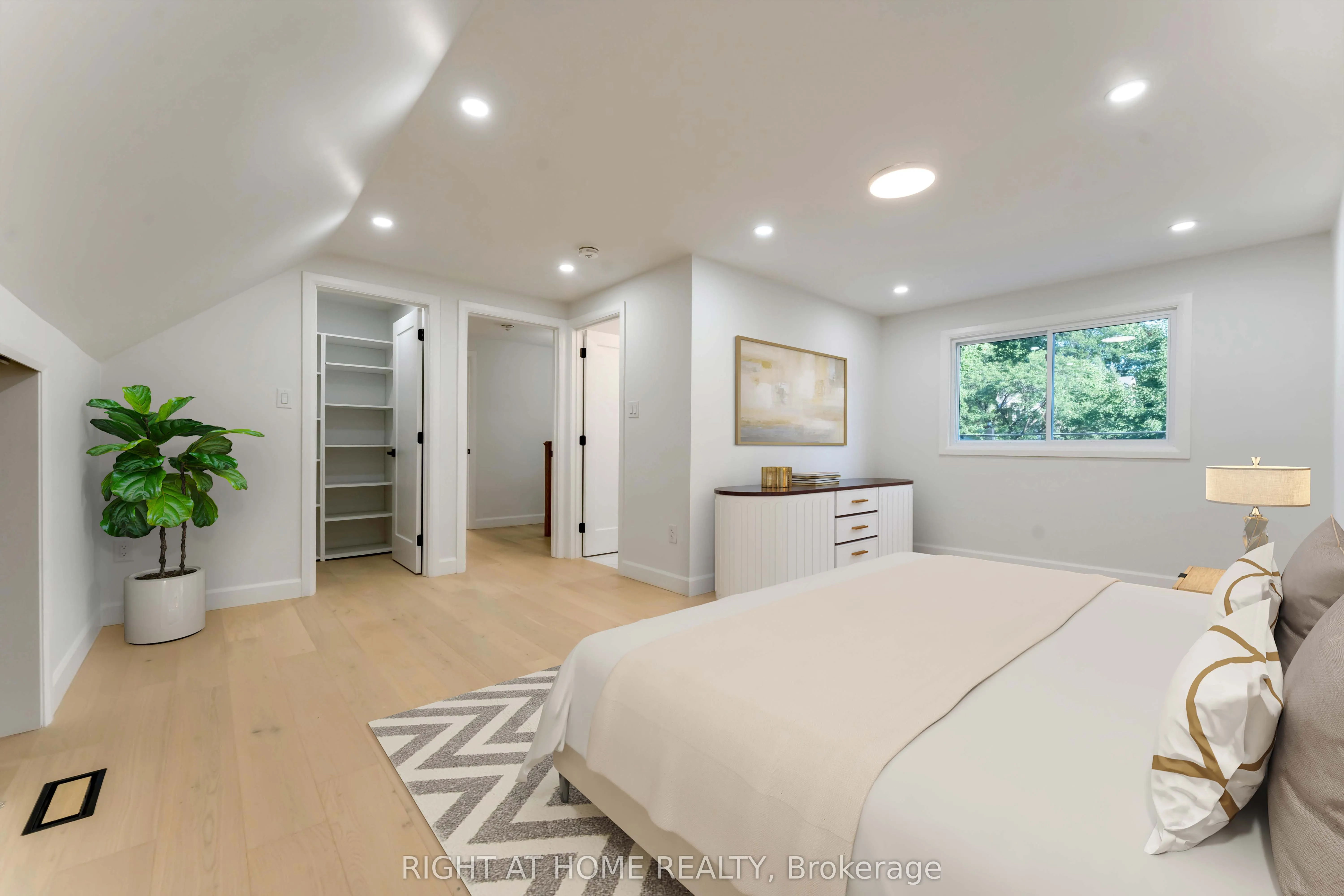 2700 Priscilla Street