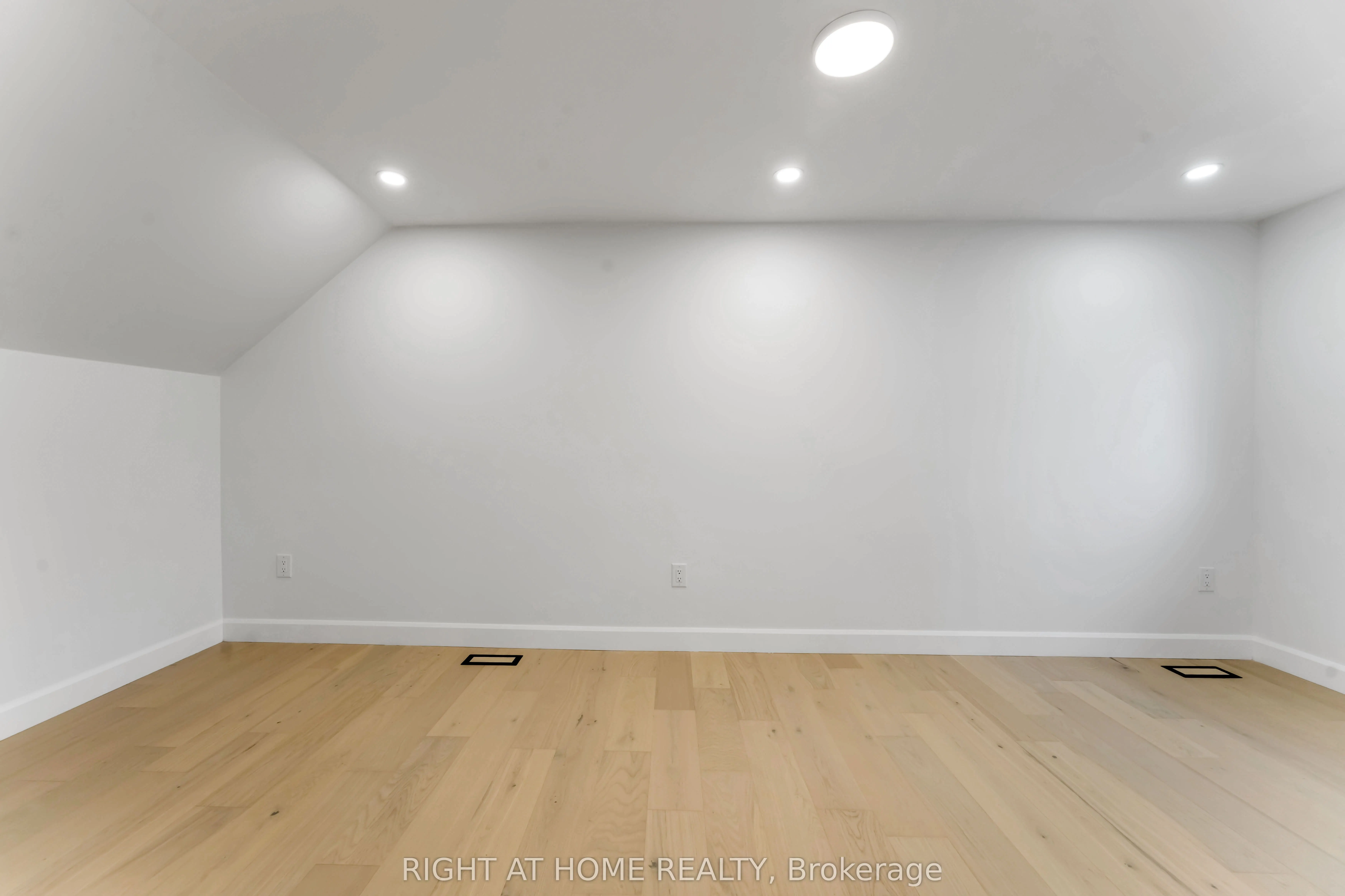 2700 Priscilla Street