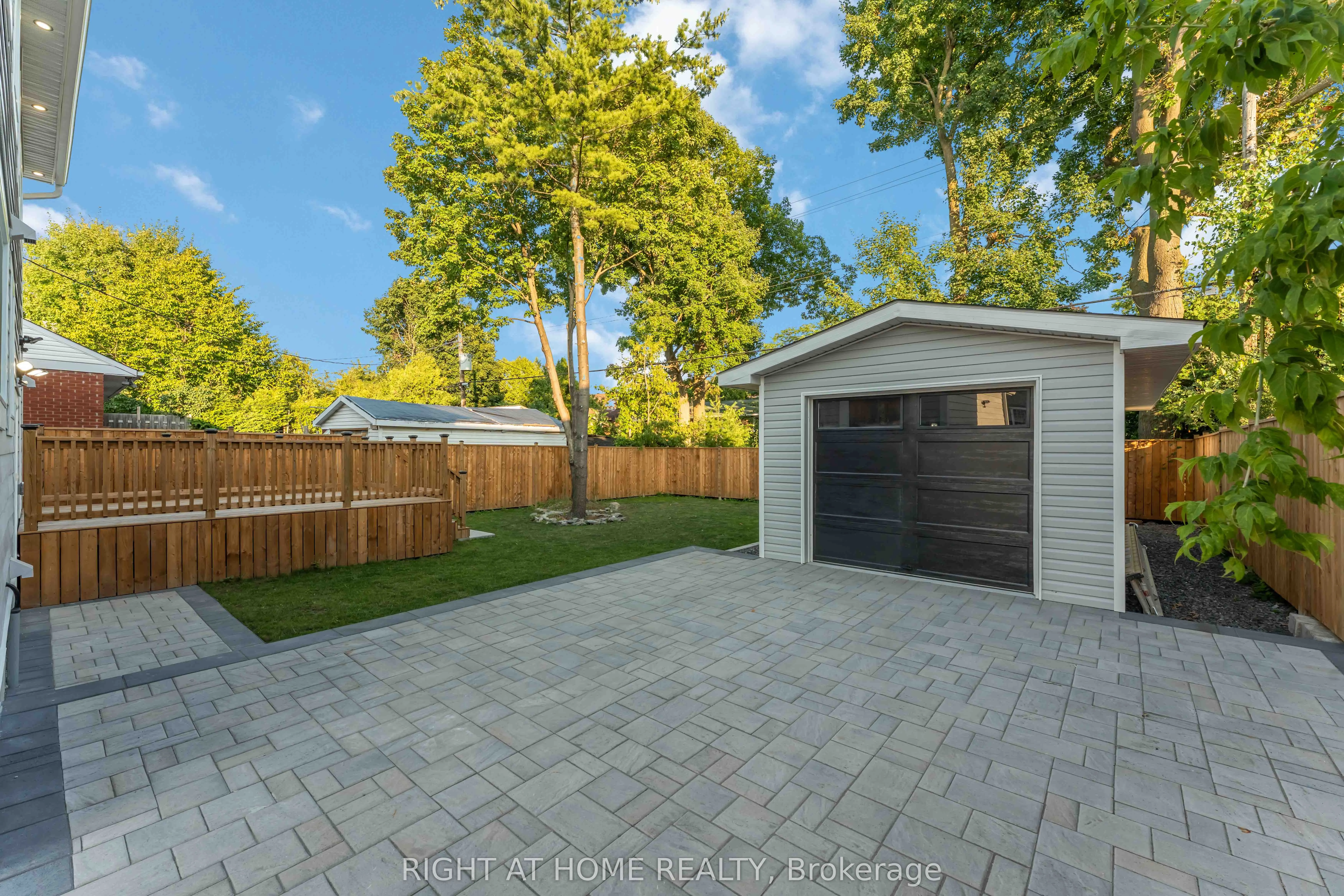 2700 Priscilla Street