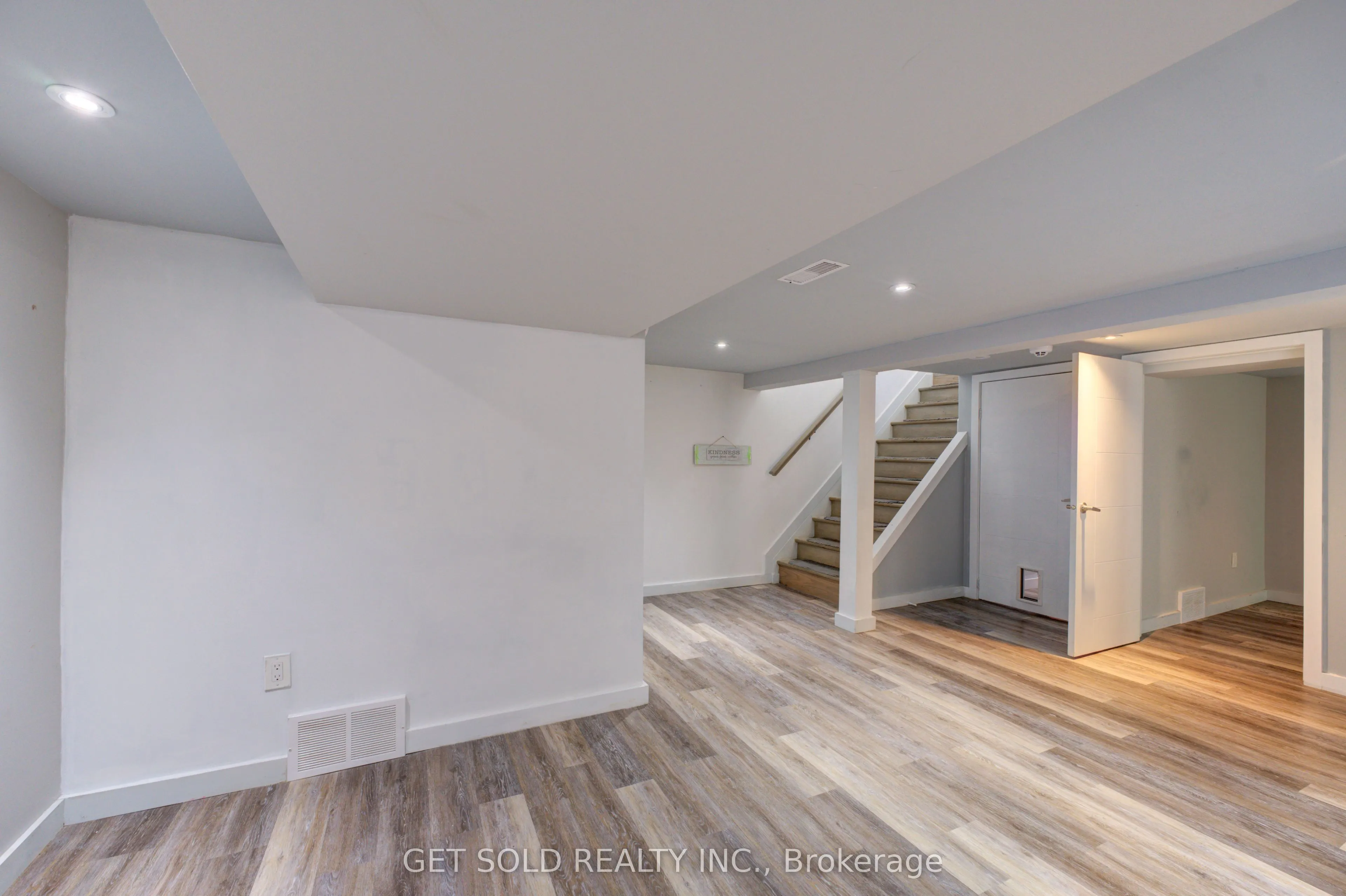 37 Maplecrest Avenue