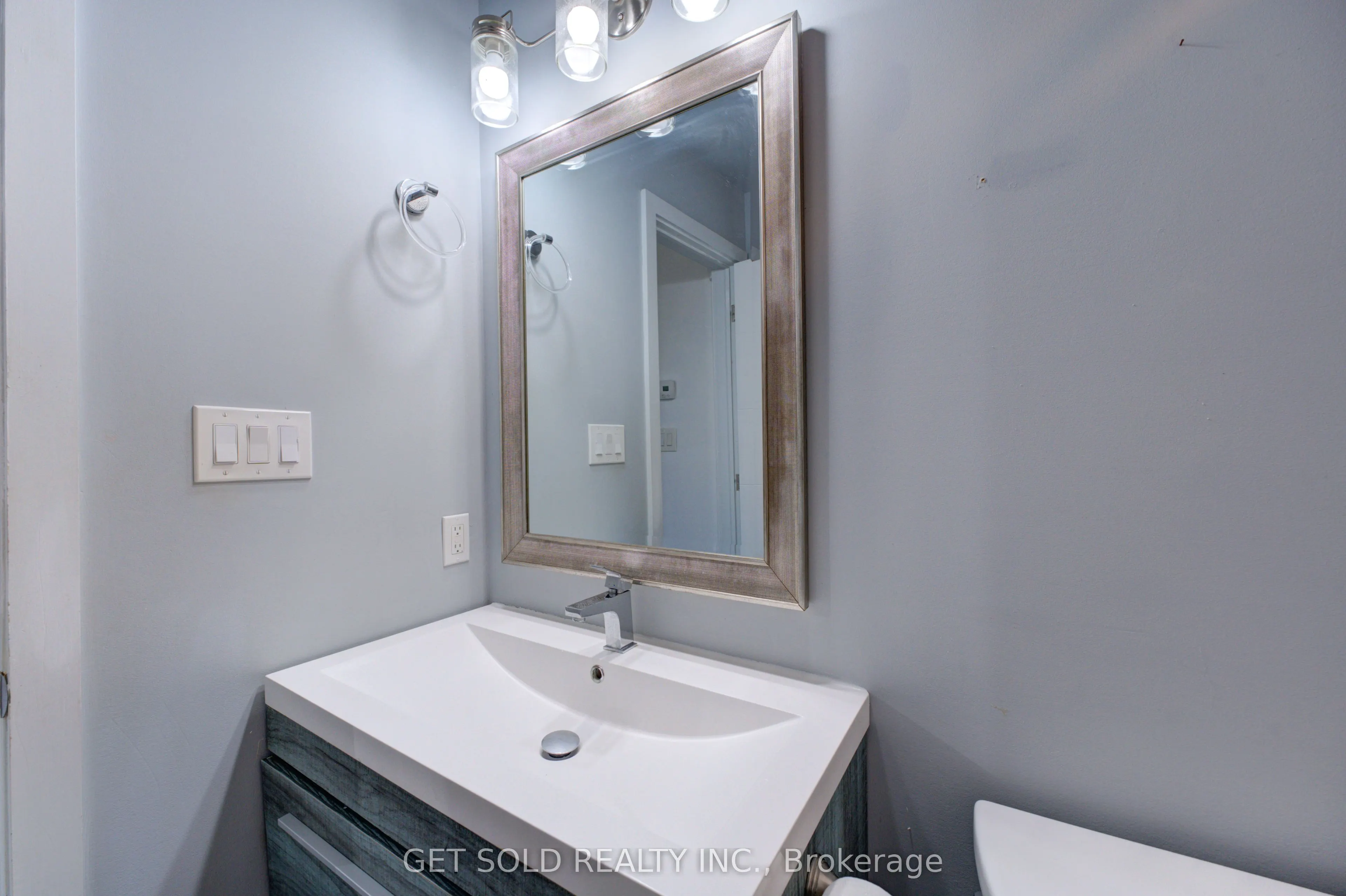 37 Maplecrest Avenue