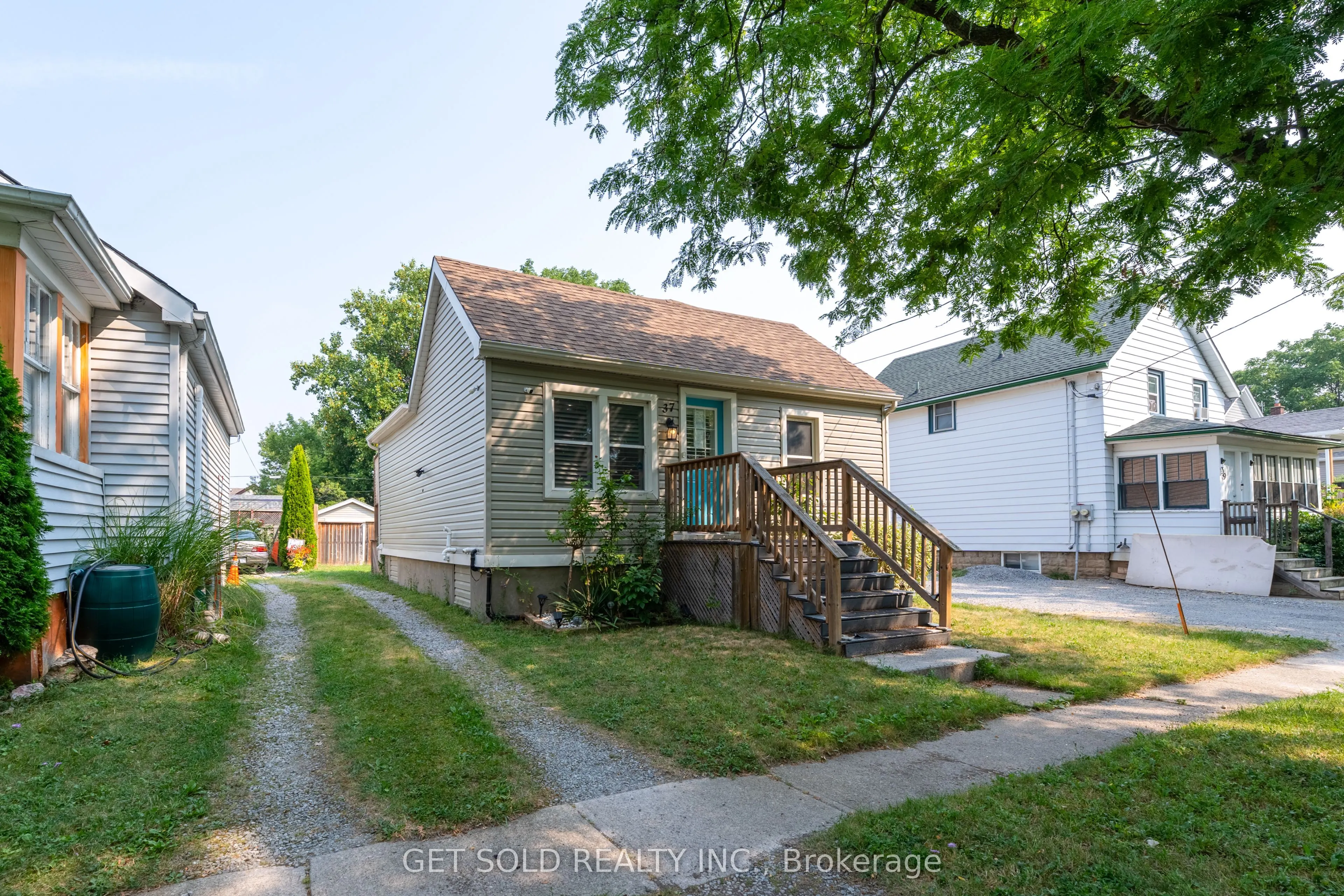 37 Maplecrest Avenue