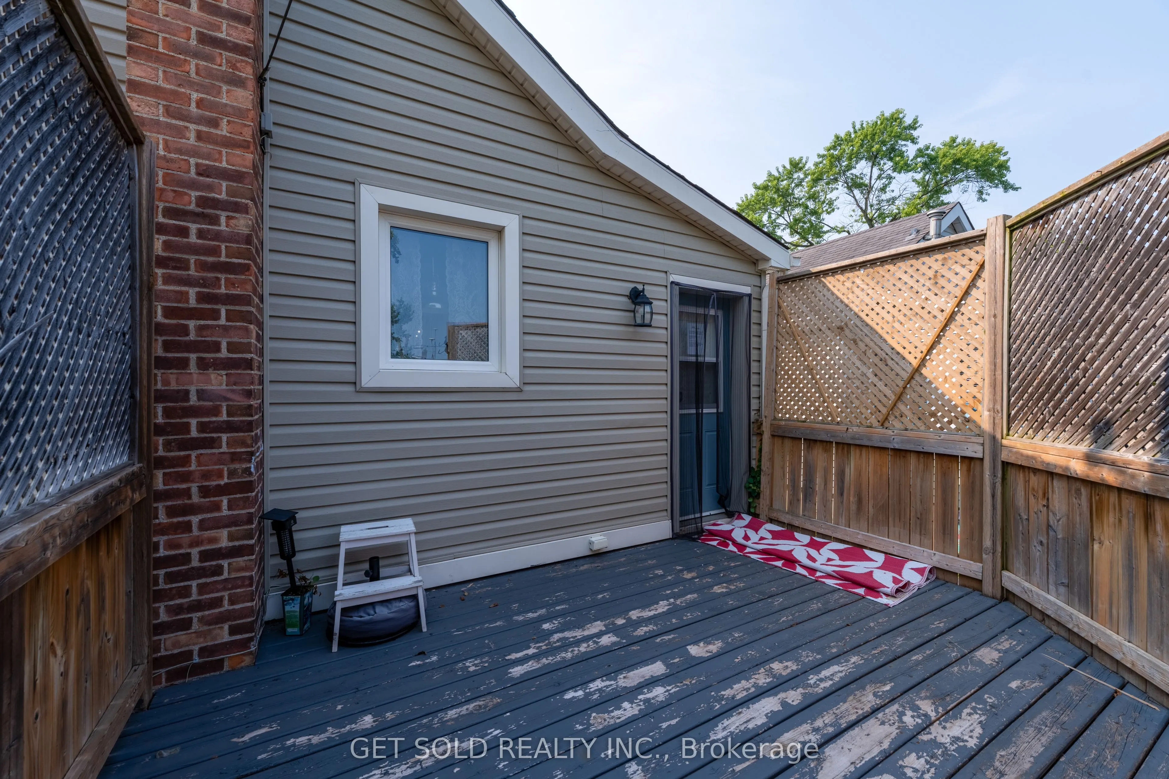 37 Maplecrest Avenue