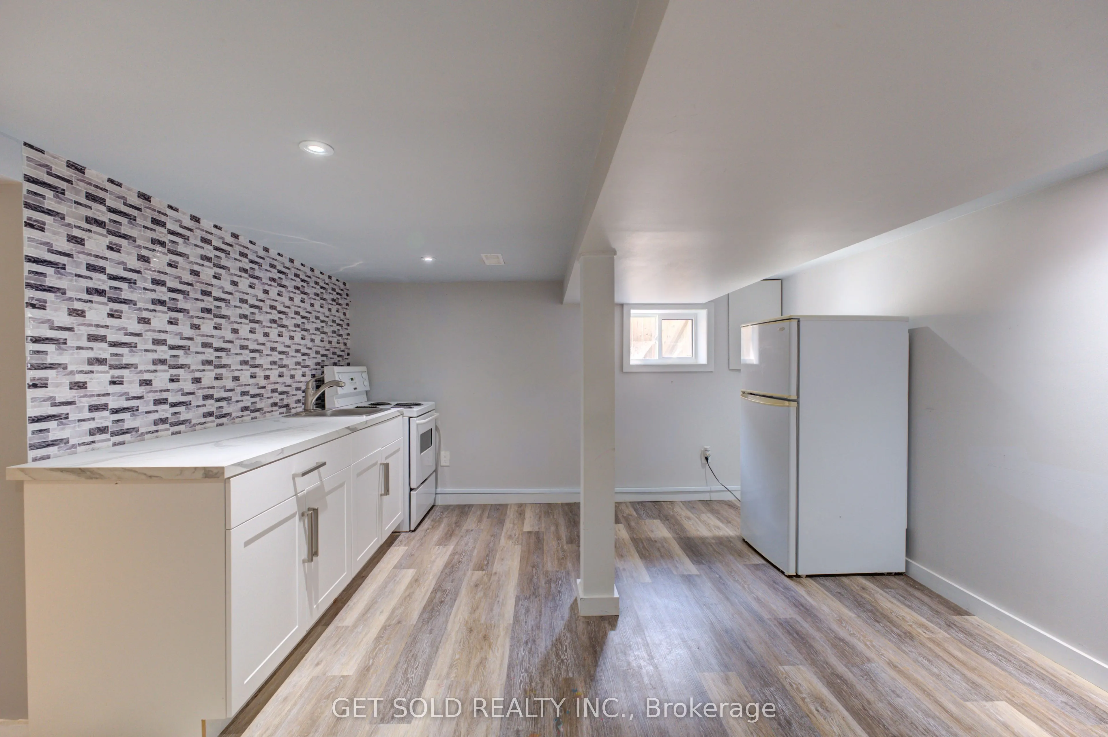 37 Maplecrest Avenue