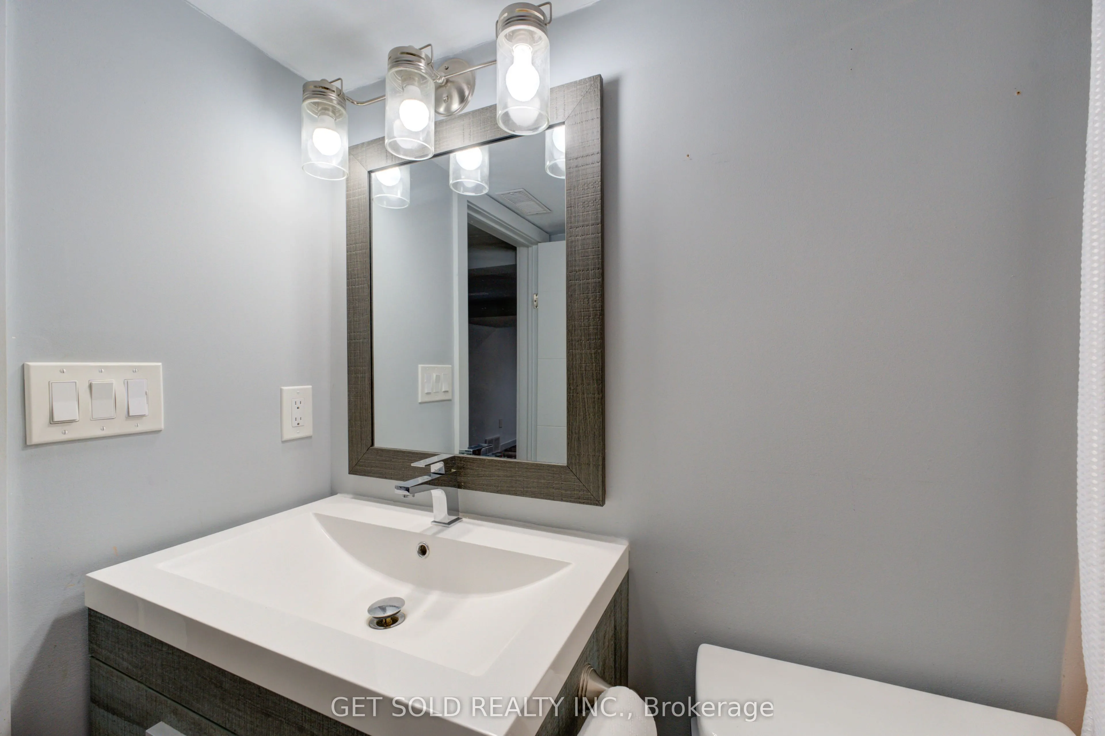 37 Maplecrest Avenue