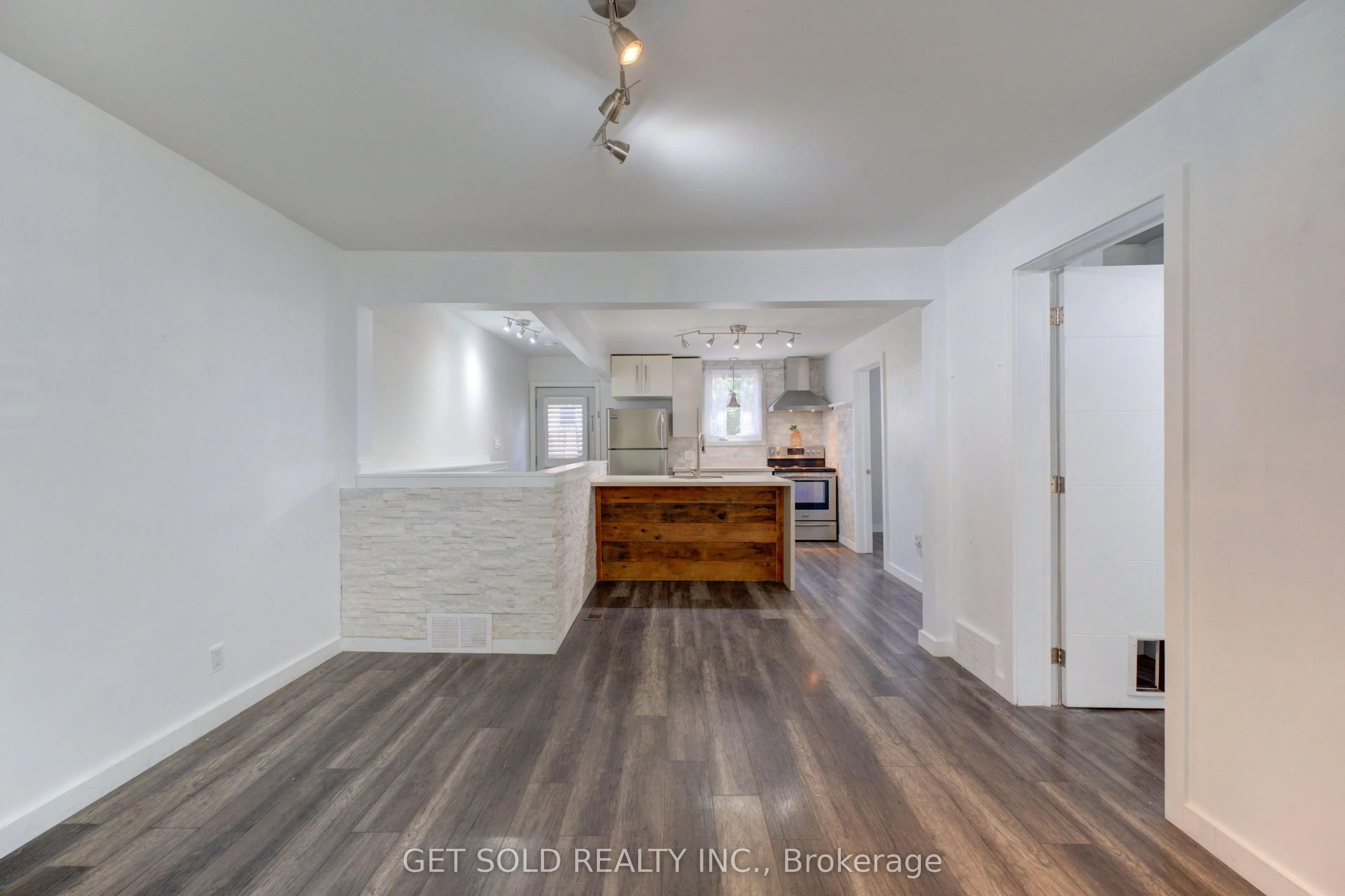 37 Maplecrest Avenue