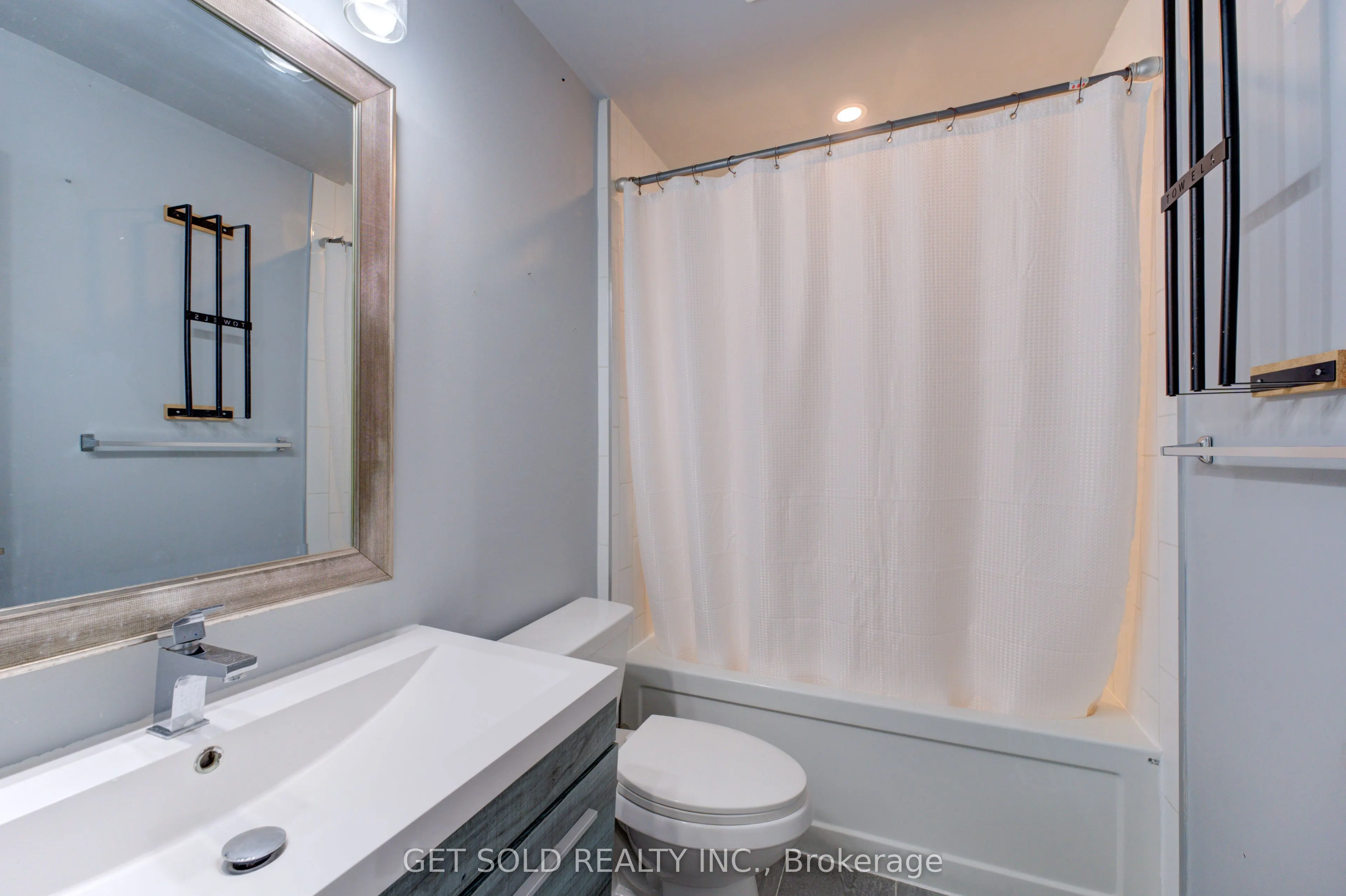 37 Maplecrest Avenue